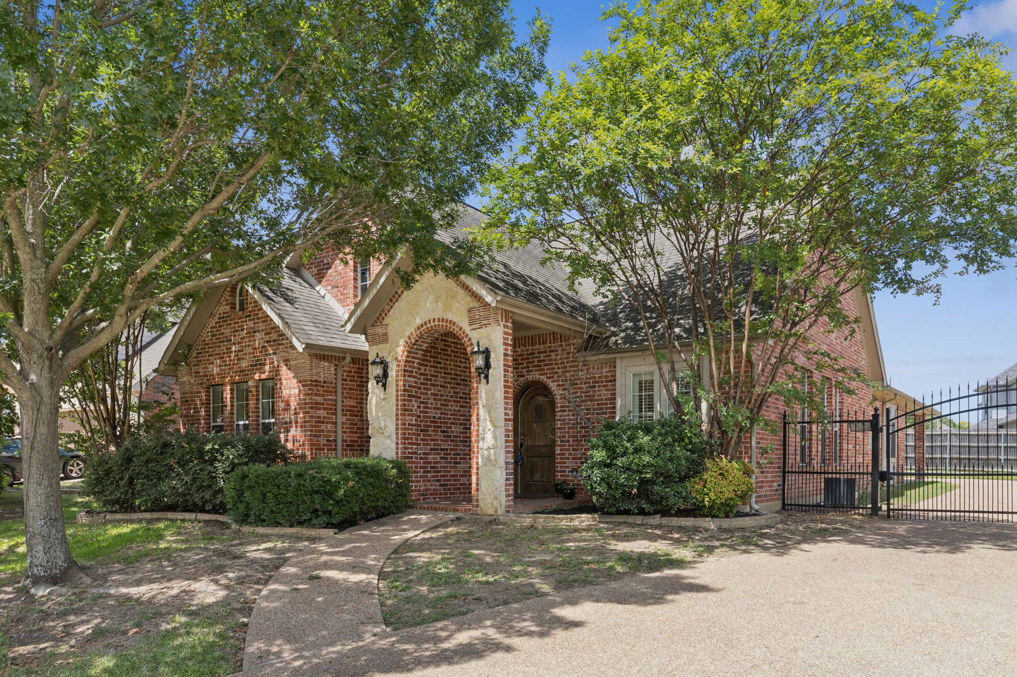 6802 Westfield Court Arlington TX 76001