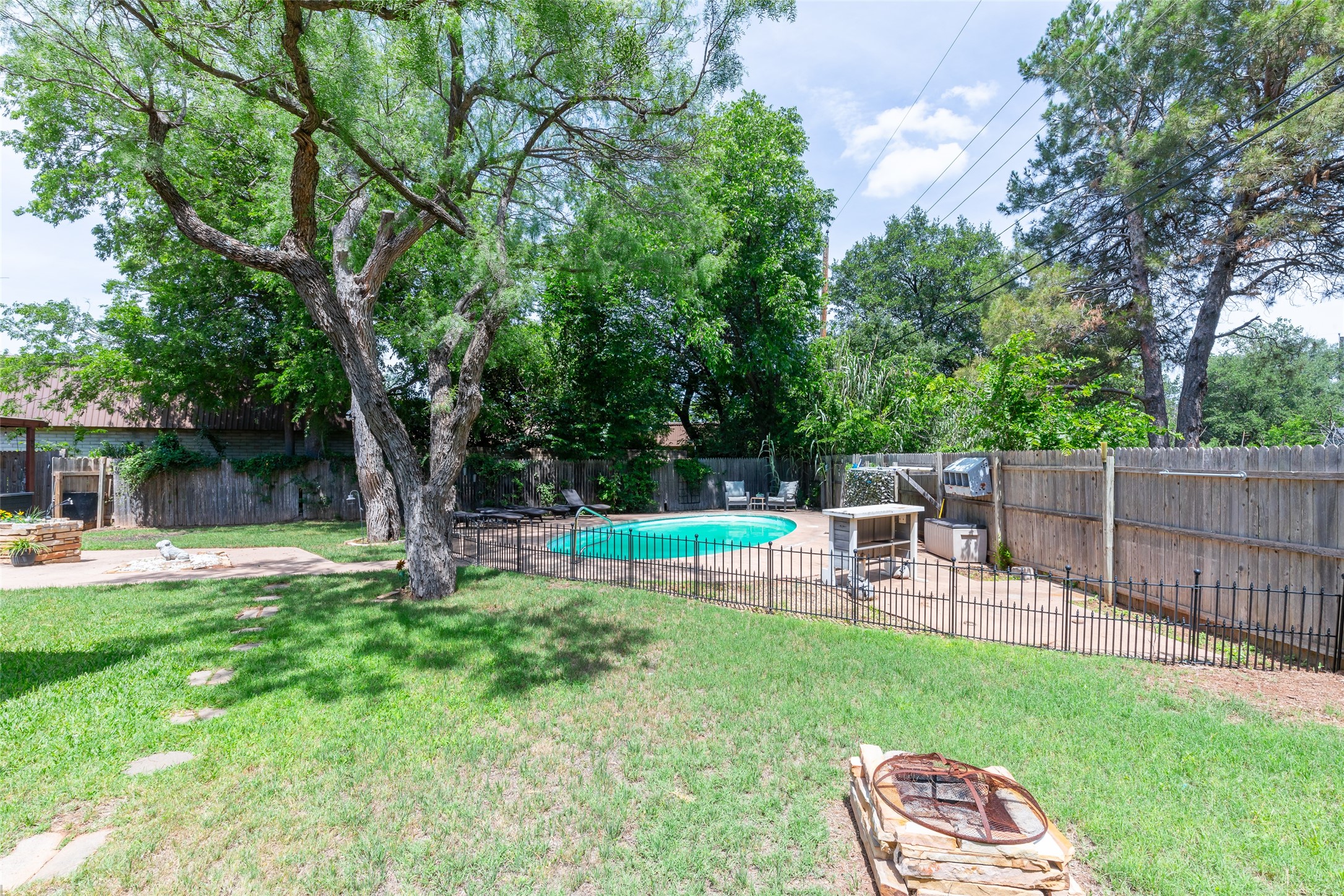 109 Circle Of Holly Abilene TX 79605