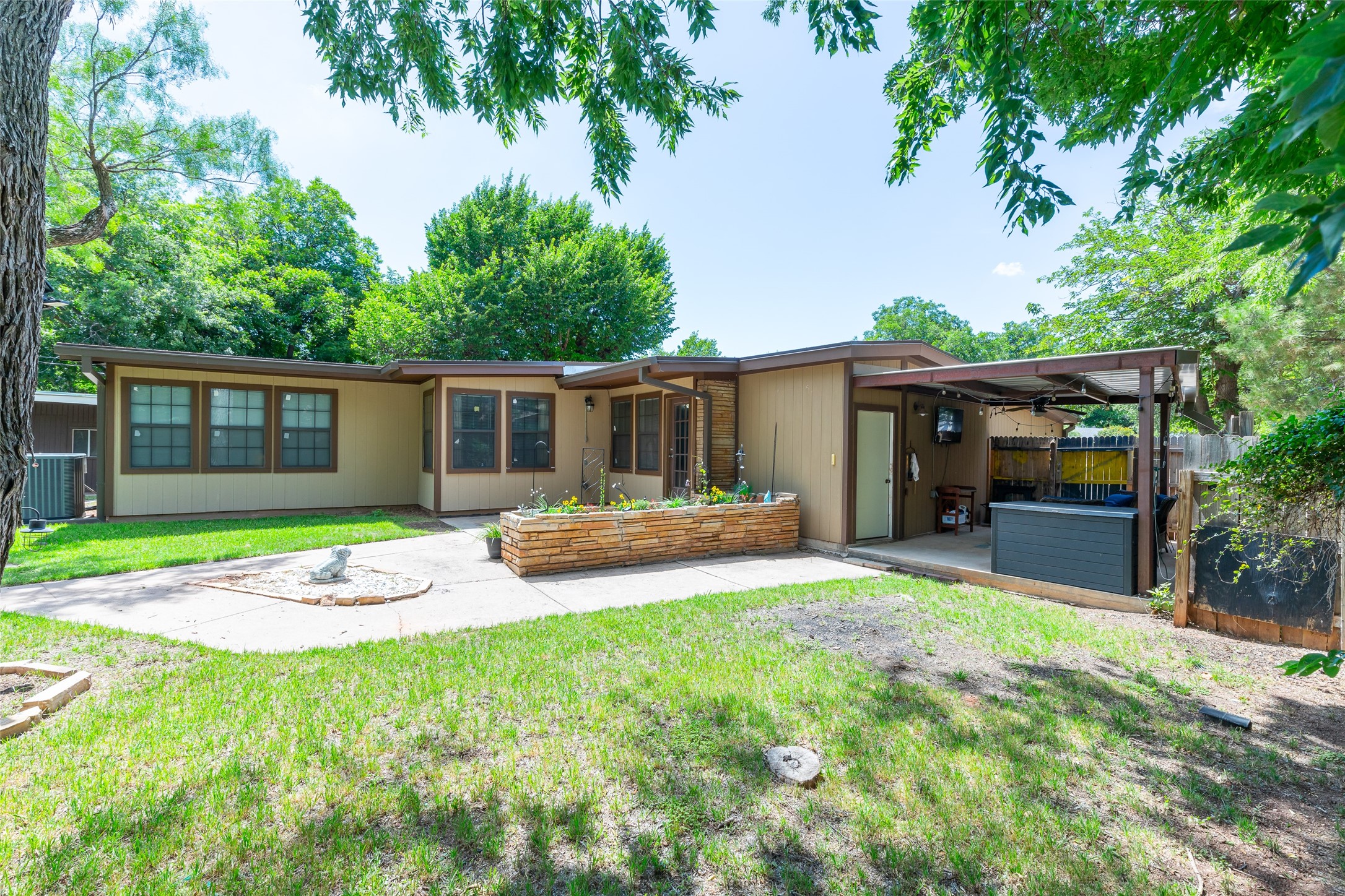 109 Circle Of Holly Abilene TX 79605
