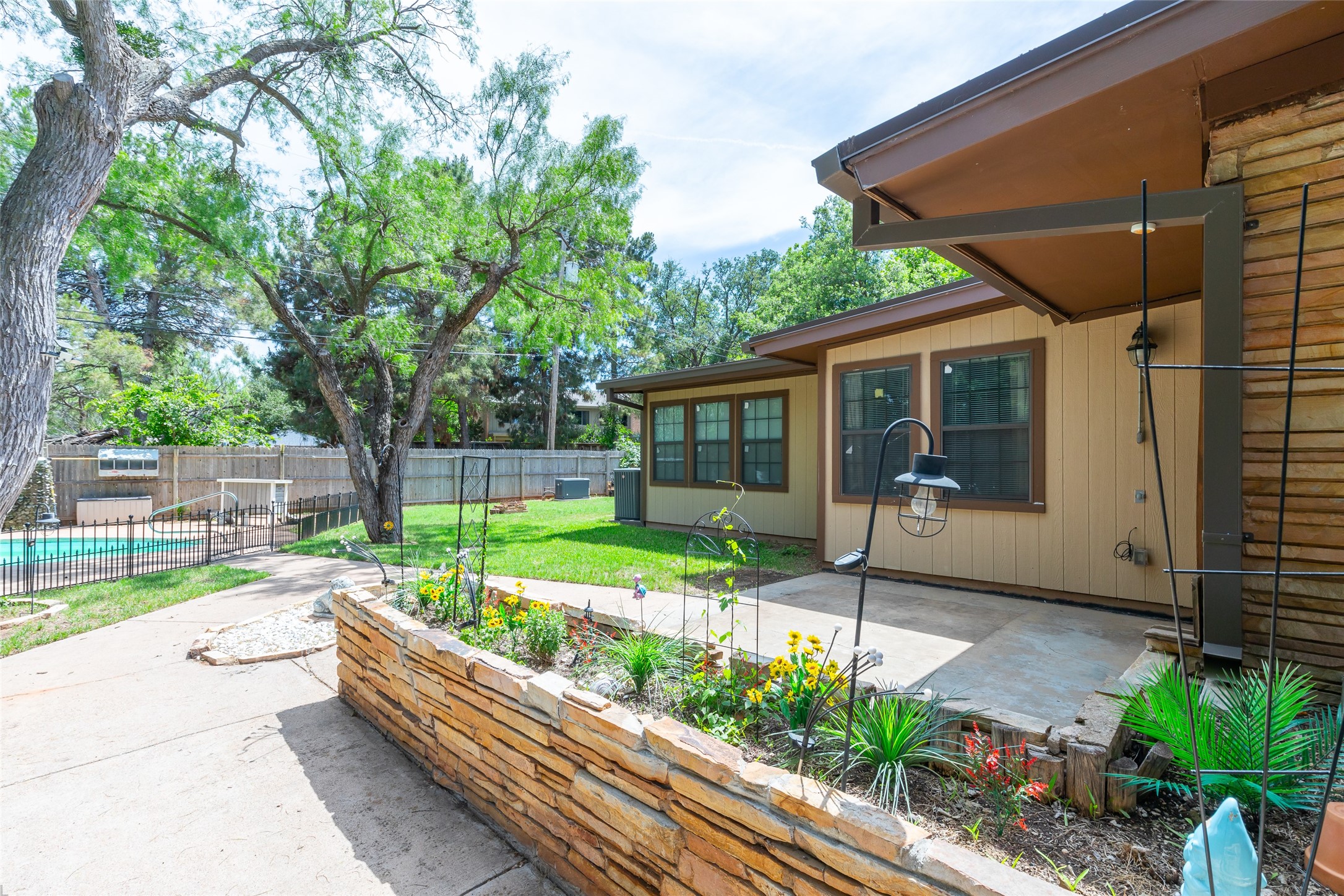 109 Circle Of Holly Abilene TX 79605