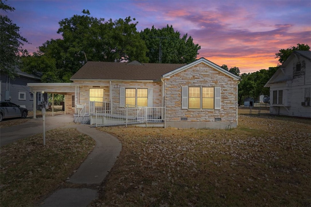 911 E Texas Avenue Mart TX 76664