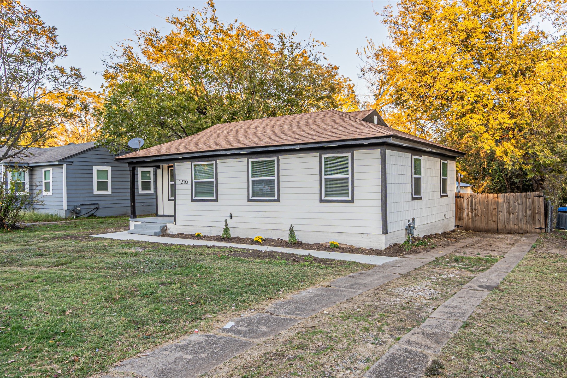 1216 Greenbrier Drive River Oaks TX 76114