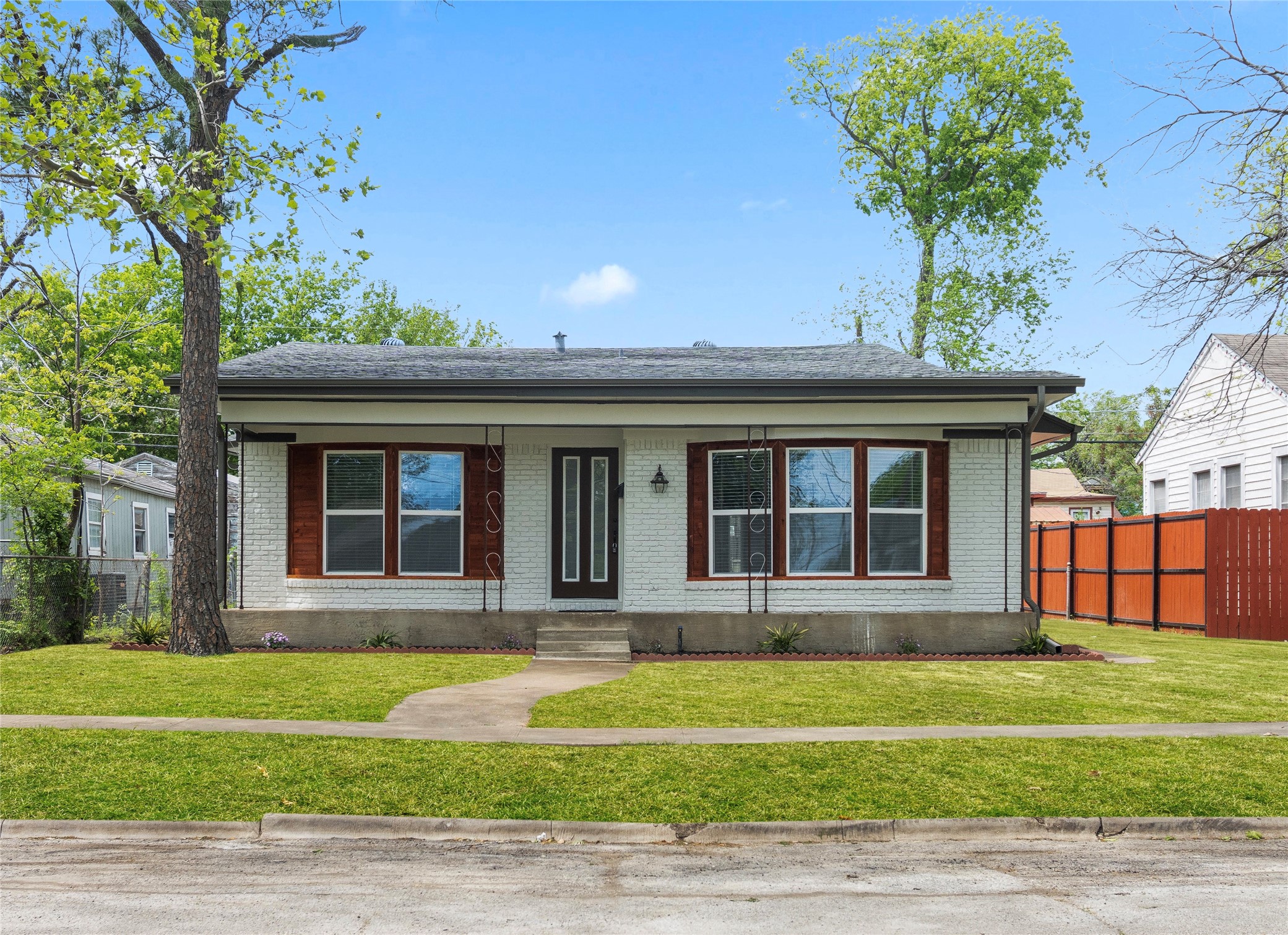 213 NW 14th Street Grand Prairie TX 75050