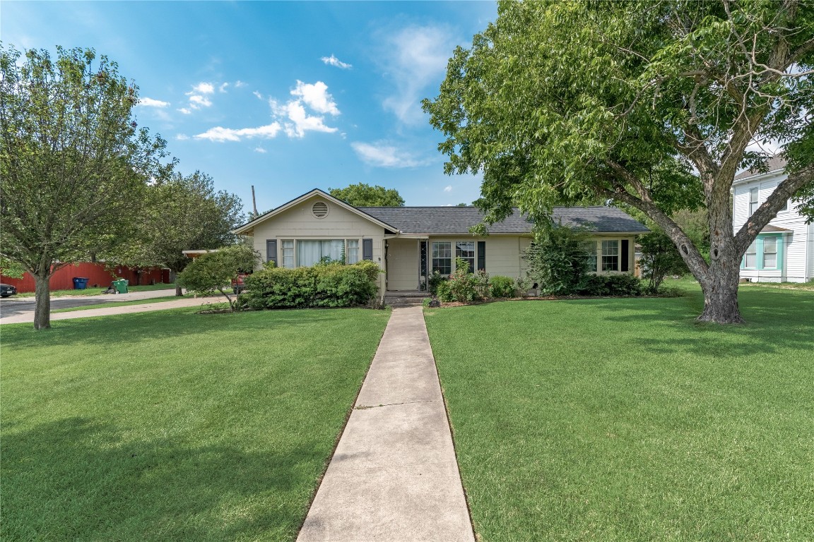 2208 Park Street Greenville TX 75401