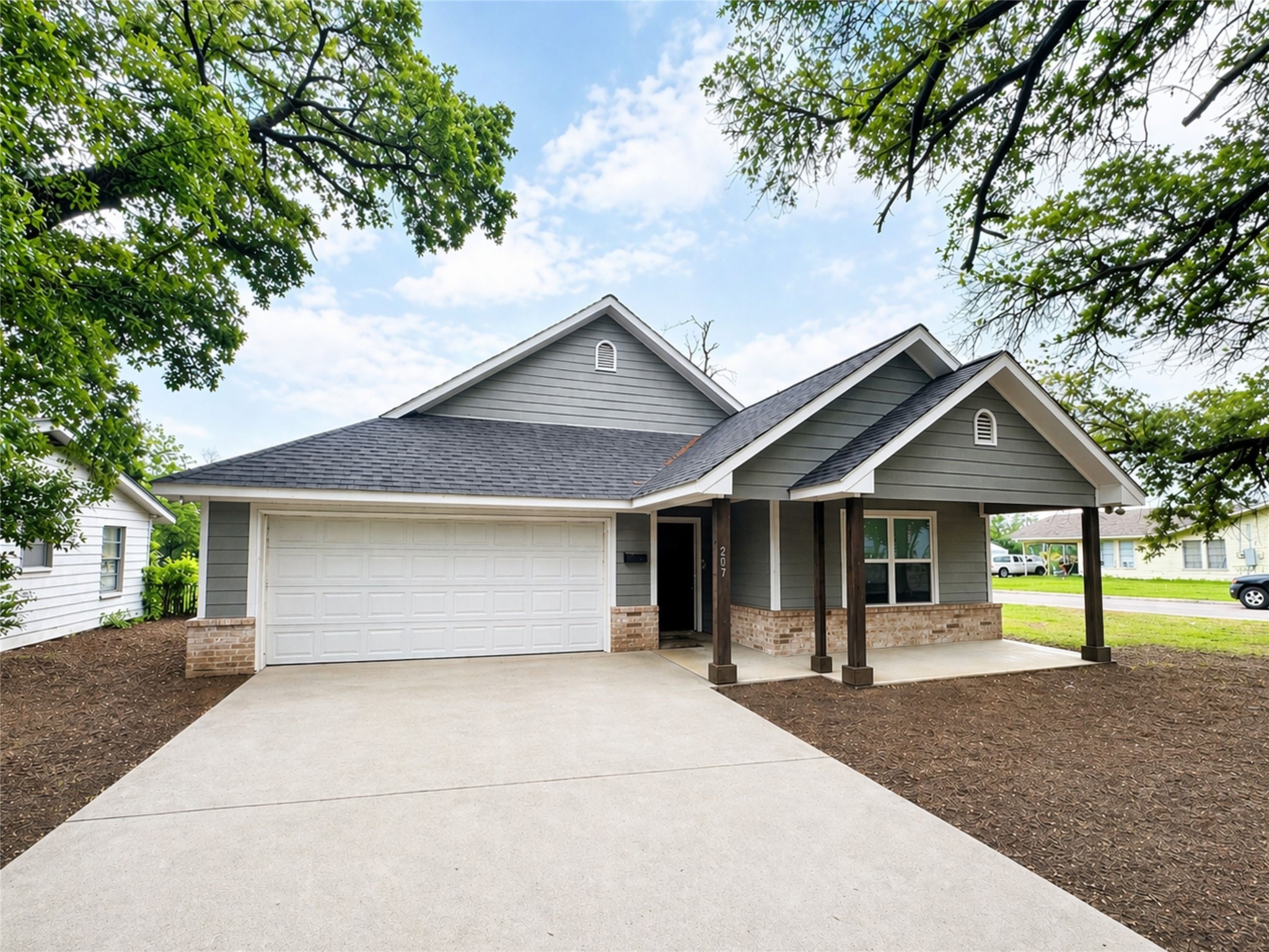 207 E Mccoulskey Street Terrell TX 75160
