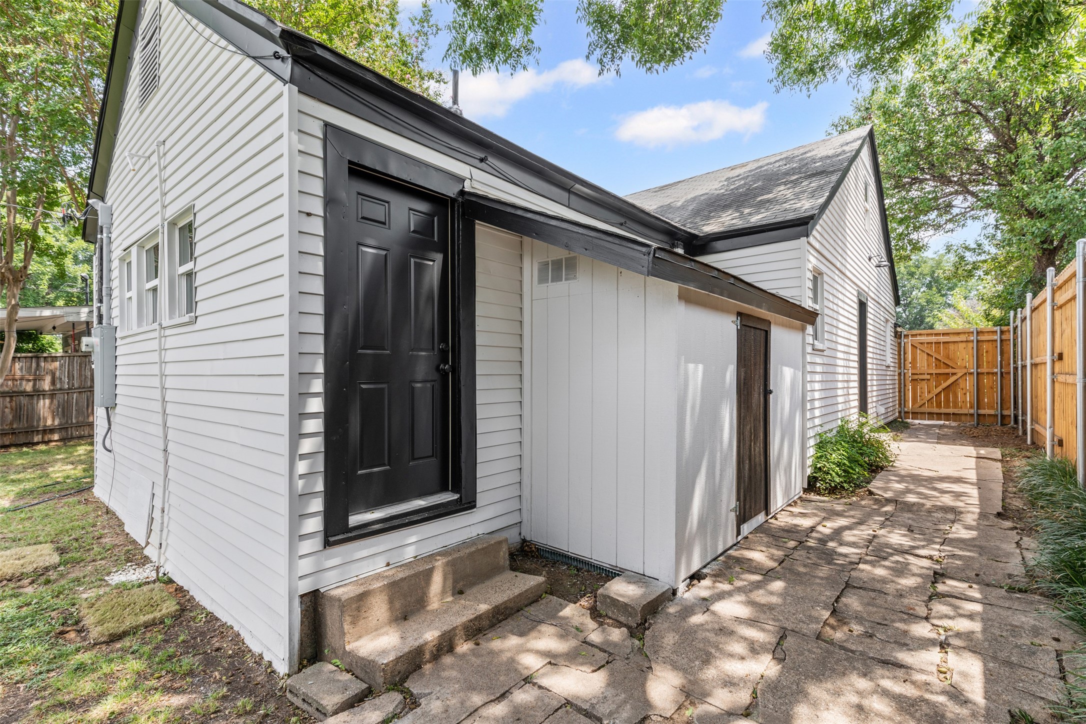 2327 Brookfield Avenue Dallas TX 75235
