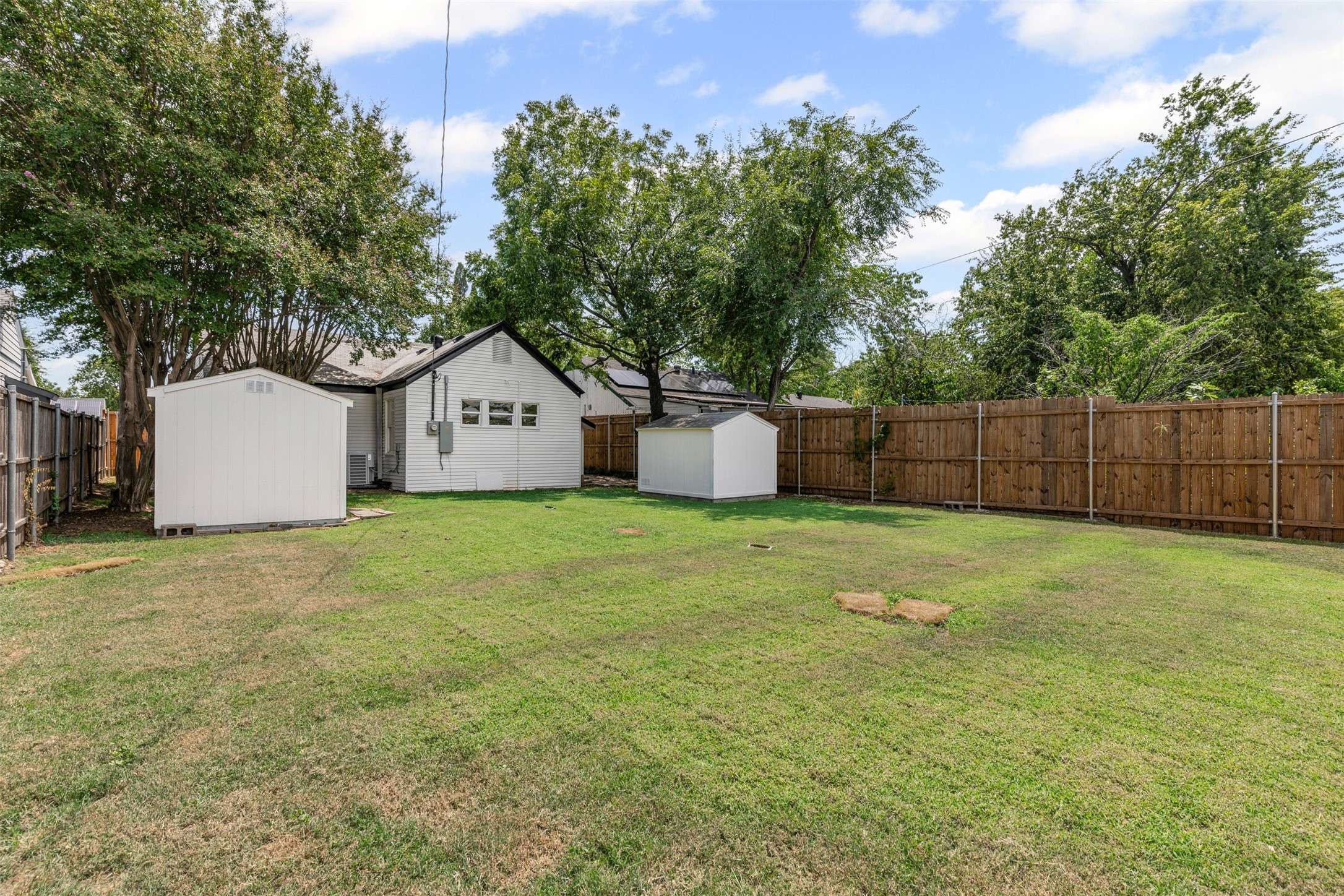 2327 Brookfield Avenue Dallas TX 75235