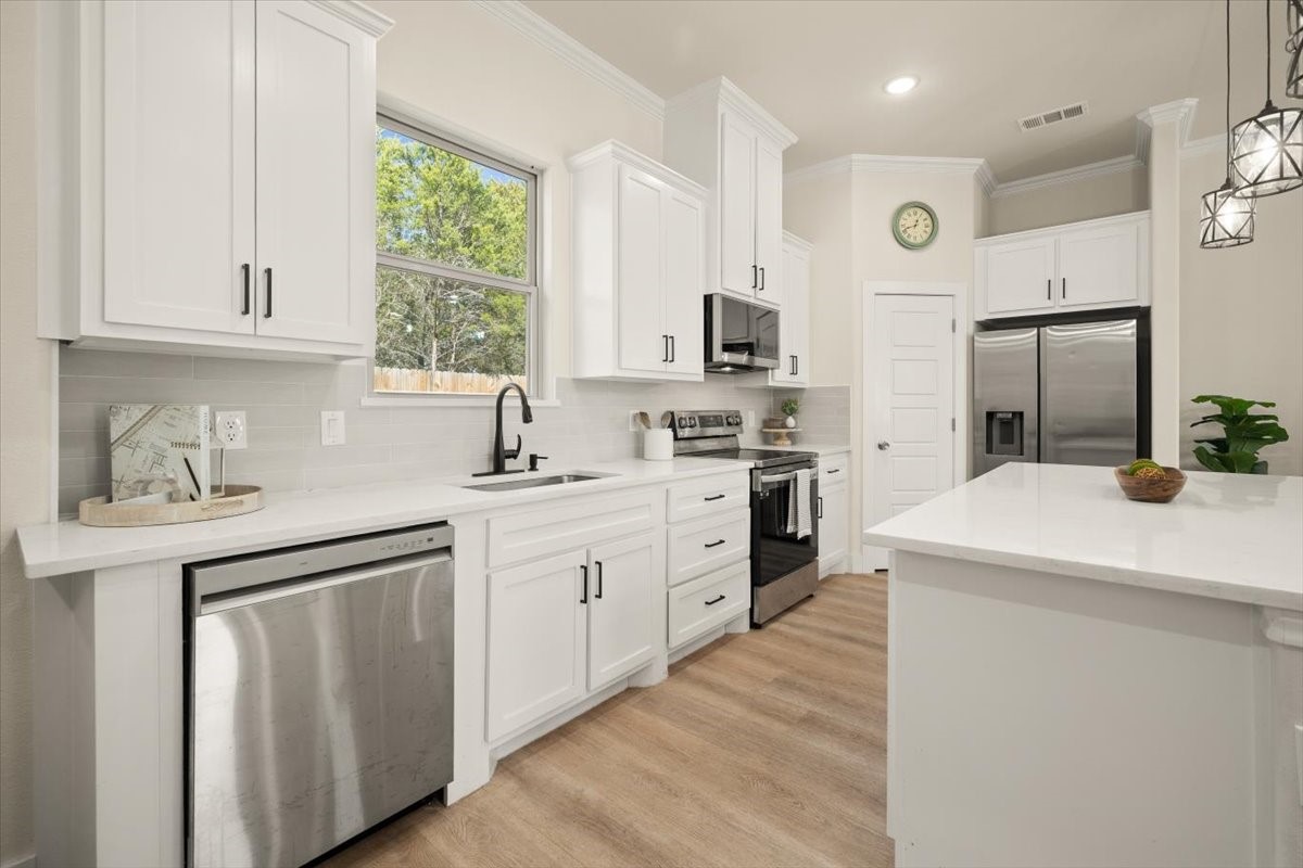 5511 Black Pine Circle Granbury TX 76048