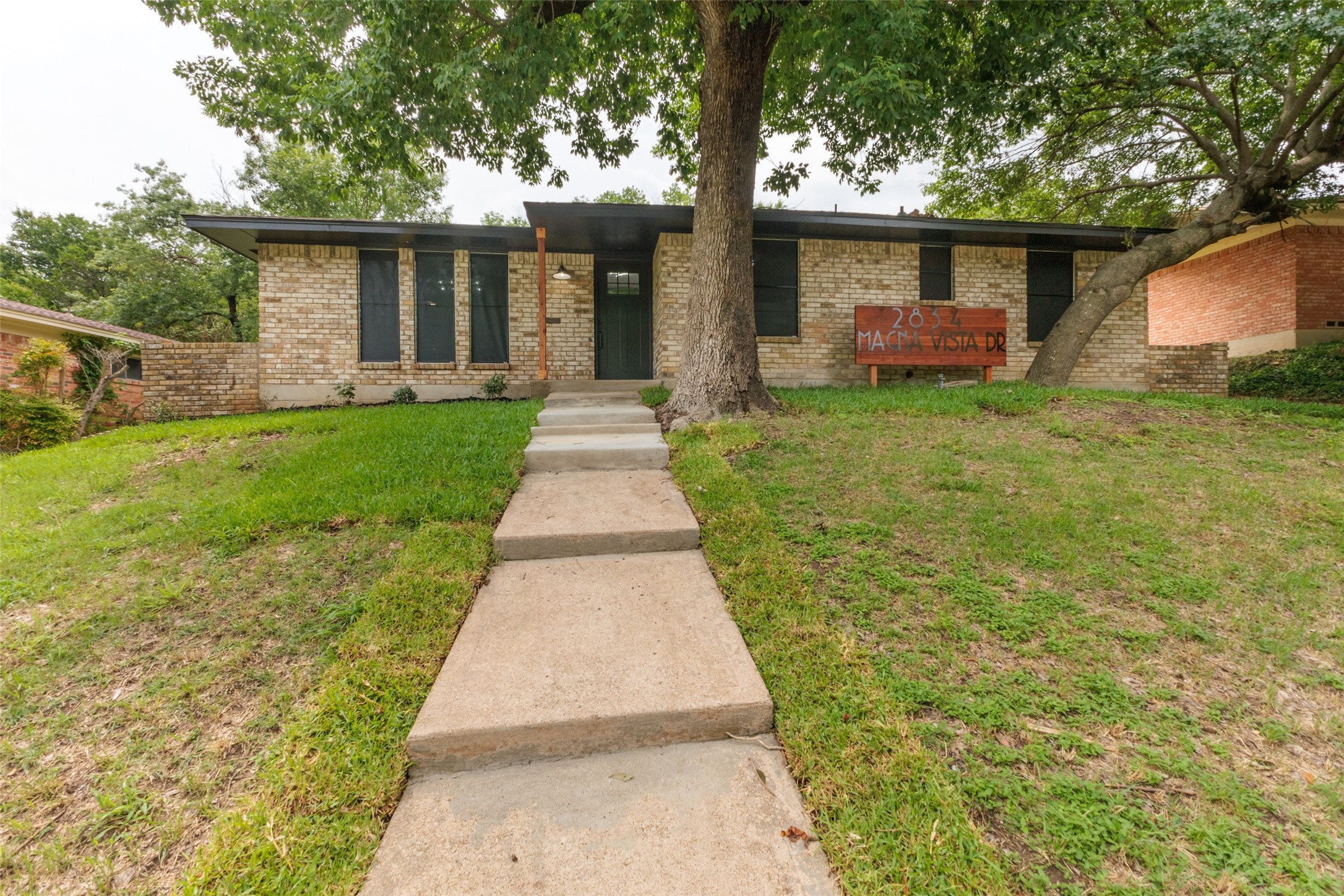2834 Magna Vista Drive Dallas TX 75216