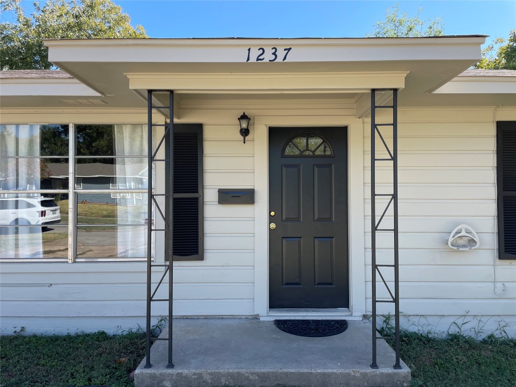 1237 SW 5th Street Grand Prairie TX 75051