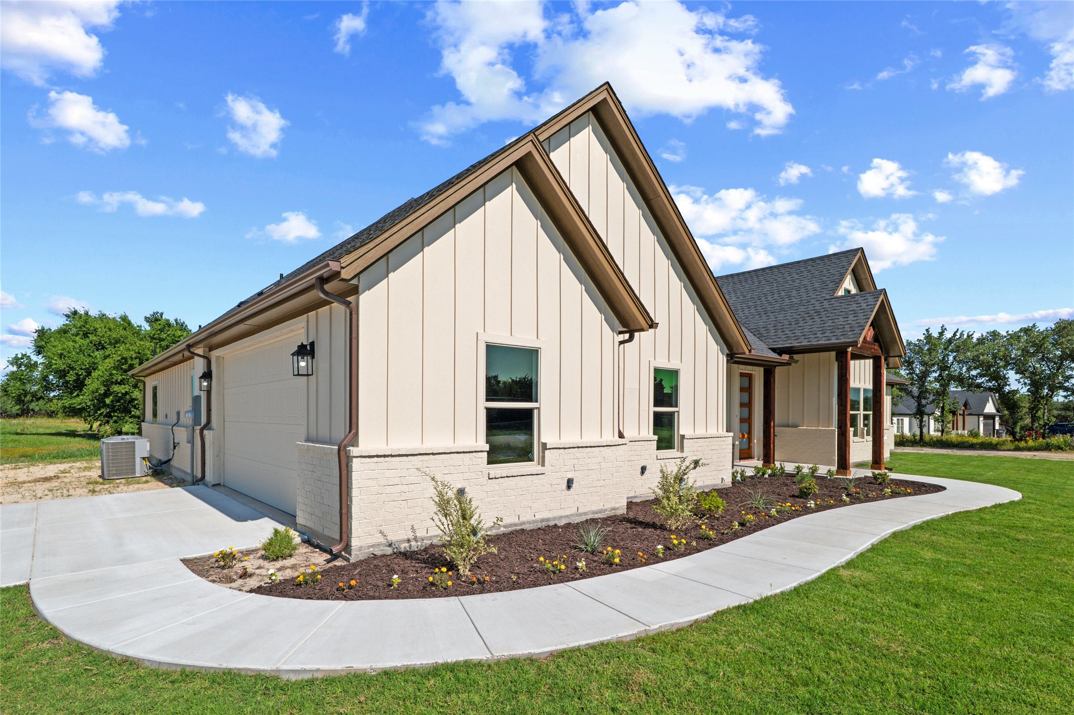 107 W Stagecoach Trail Weatherford TX 76085