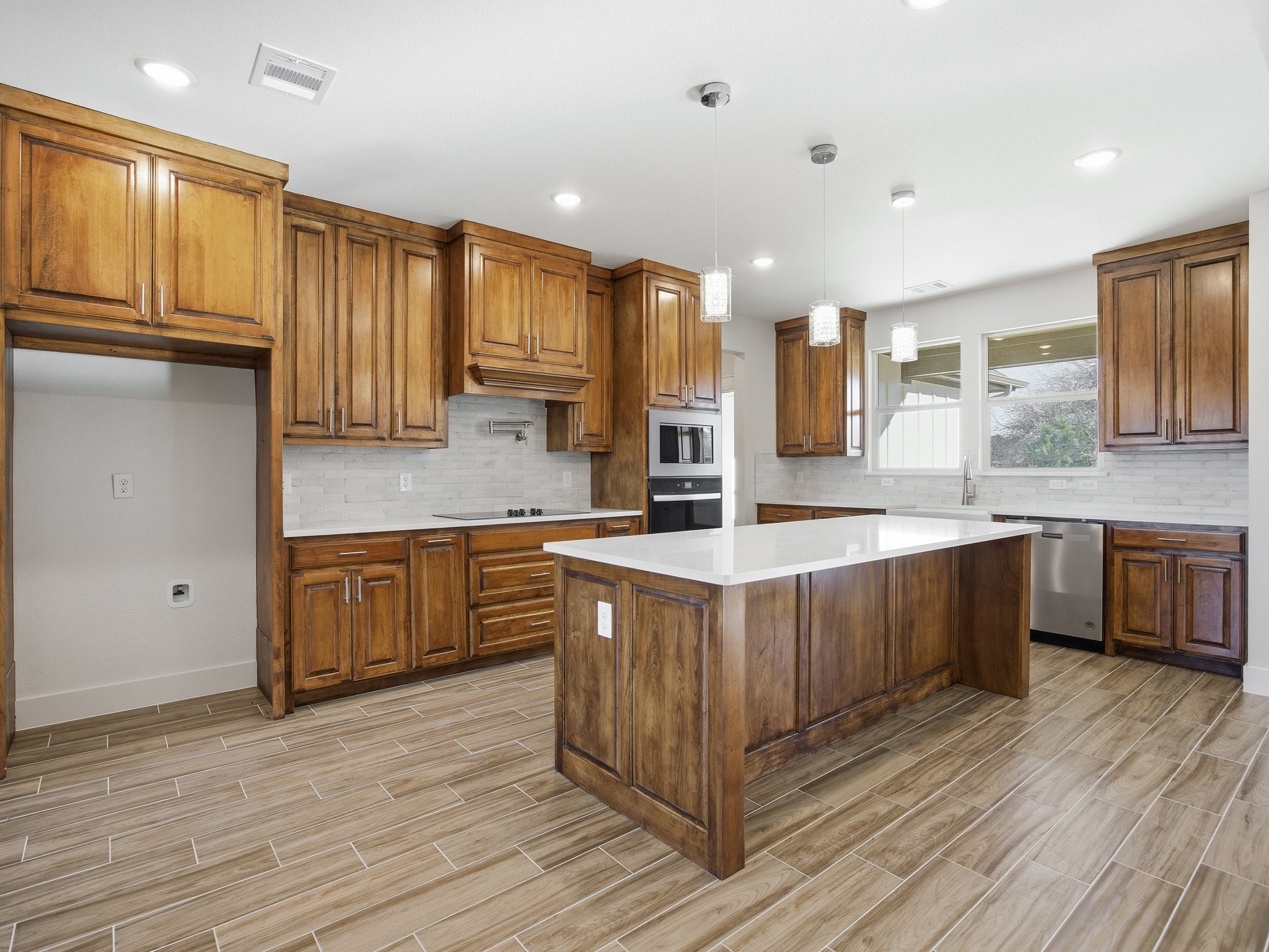 107 W Stagecoach Trail Weatherford TX 76085
