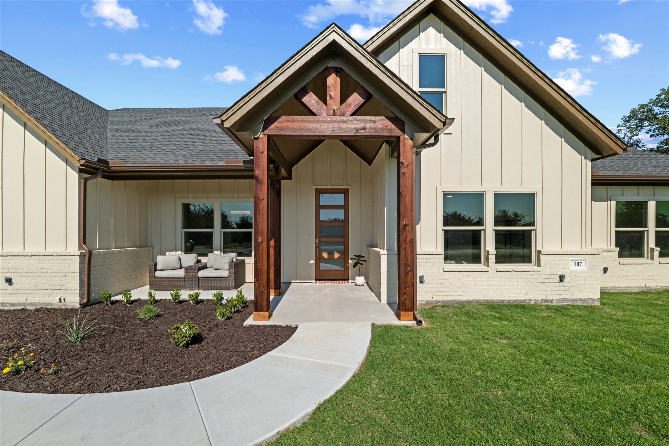107 W Stagecoach Trail Weatherford TX 76085