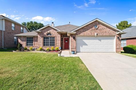 1070 Hillwood Drive Saginaw TX 76179