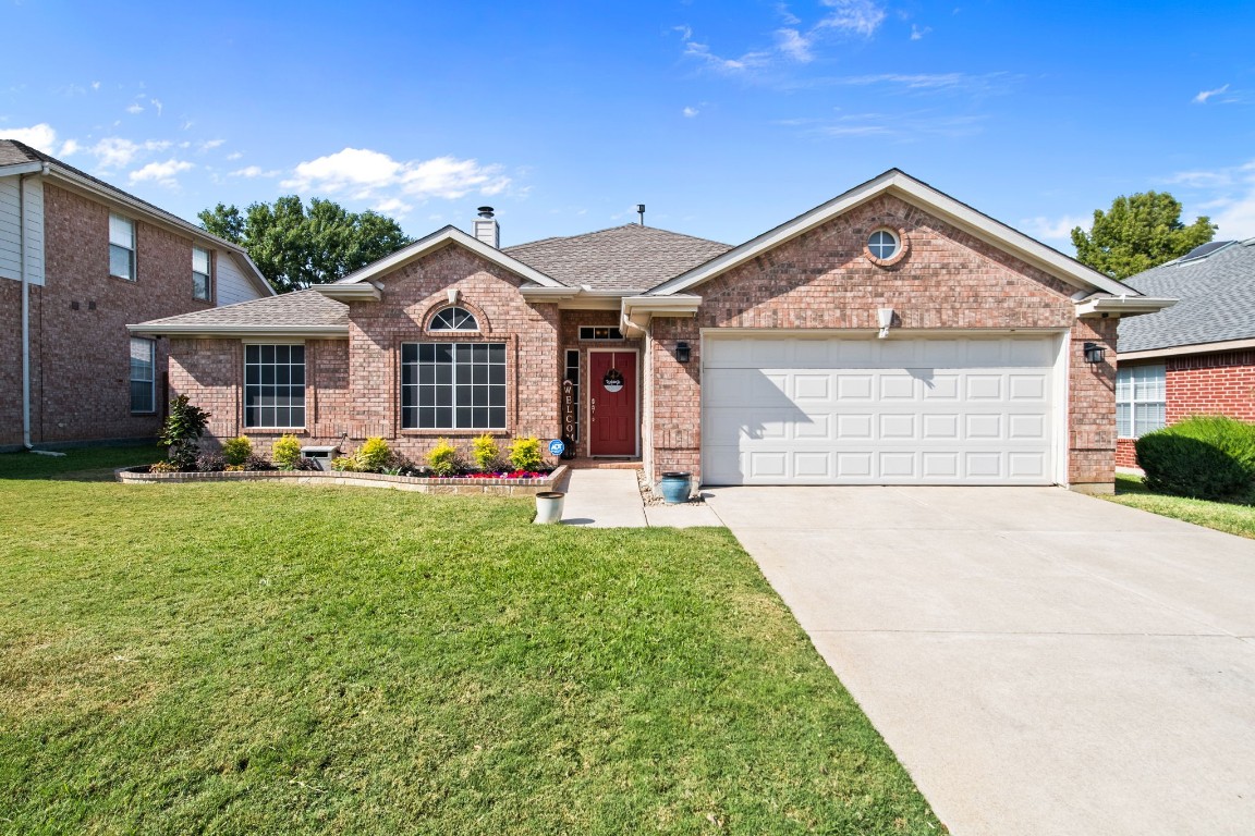 1070 Hillwood Drive Saginaw TX 76179