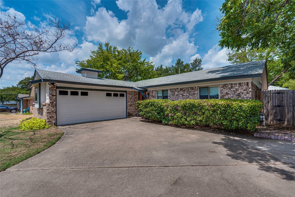 952 Dee Lane Bedford TX 76022