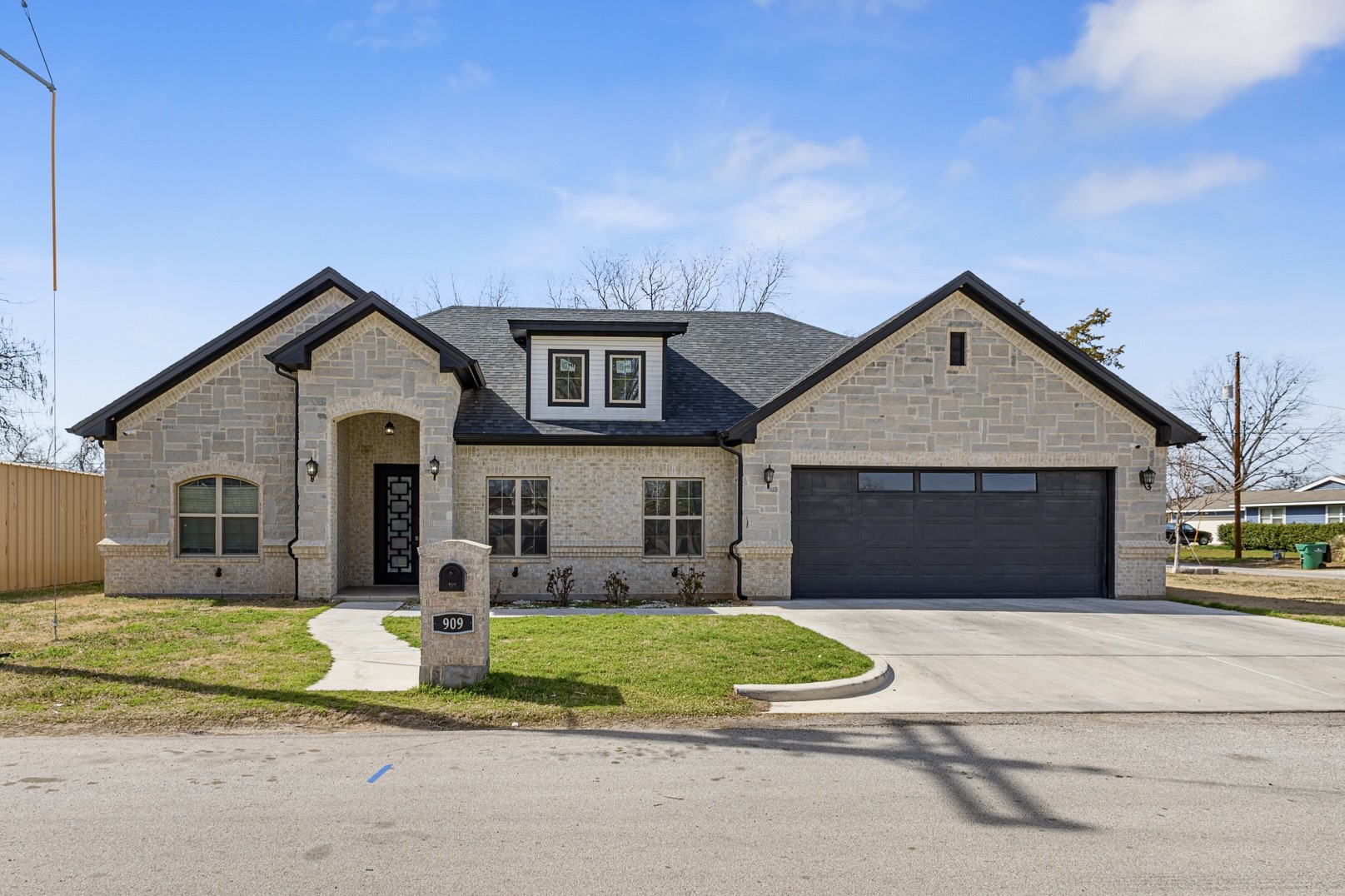 909 1st Street Bridgeport TX 76426