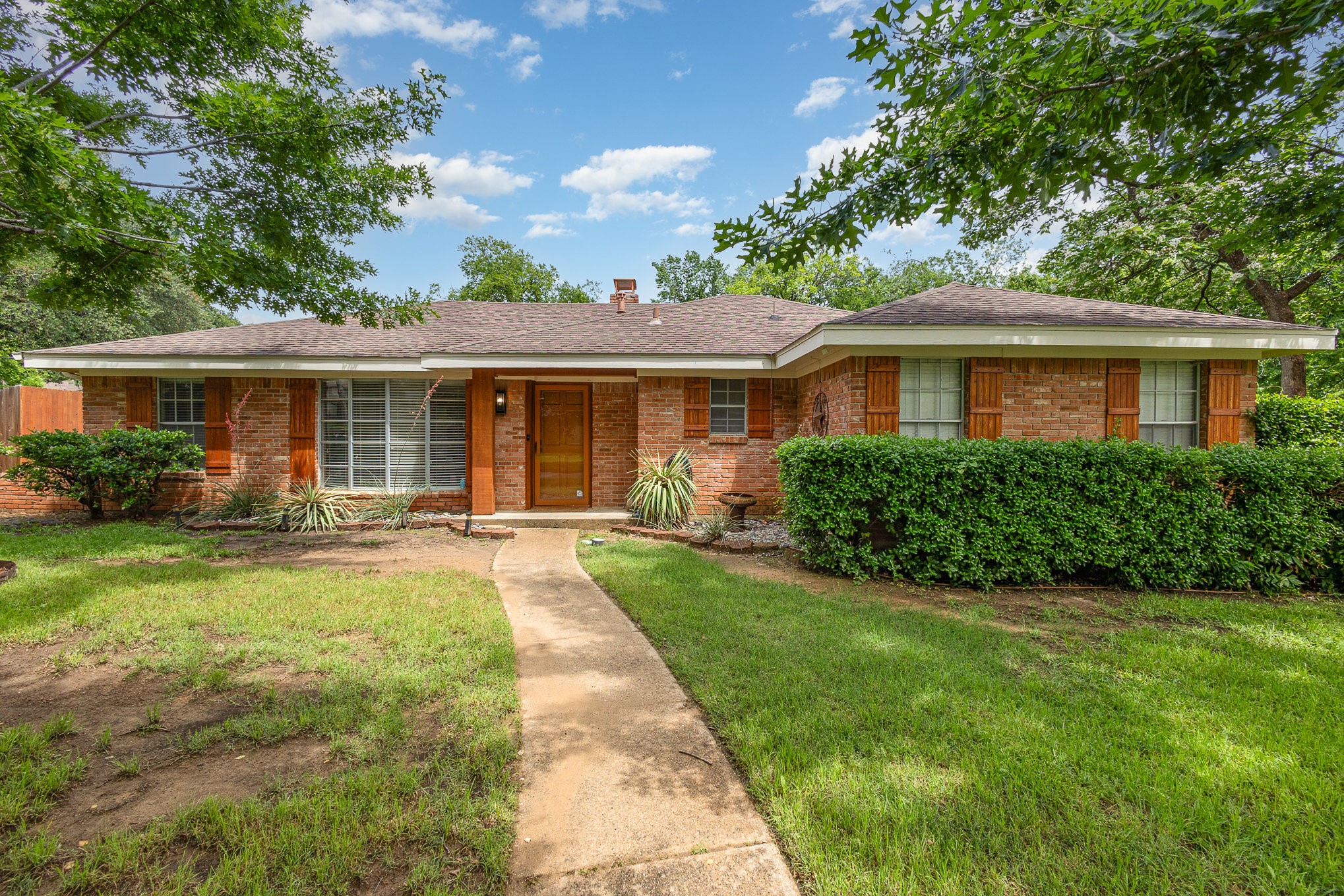 2306 Ravenwood Drive Grand Prairie TX 75050