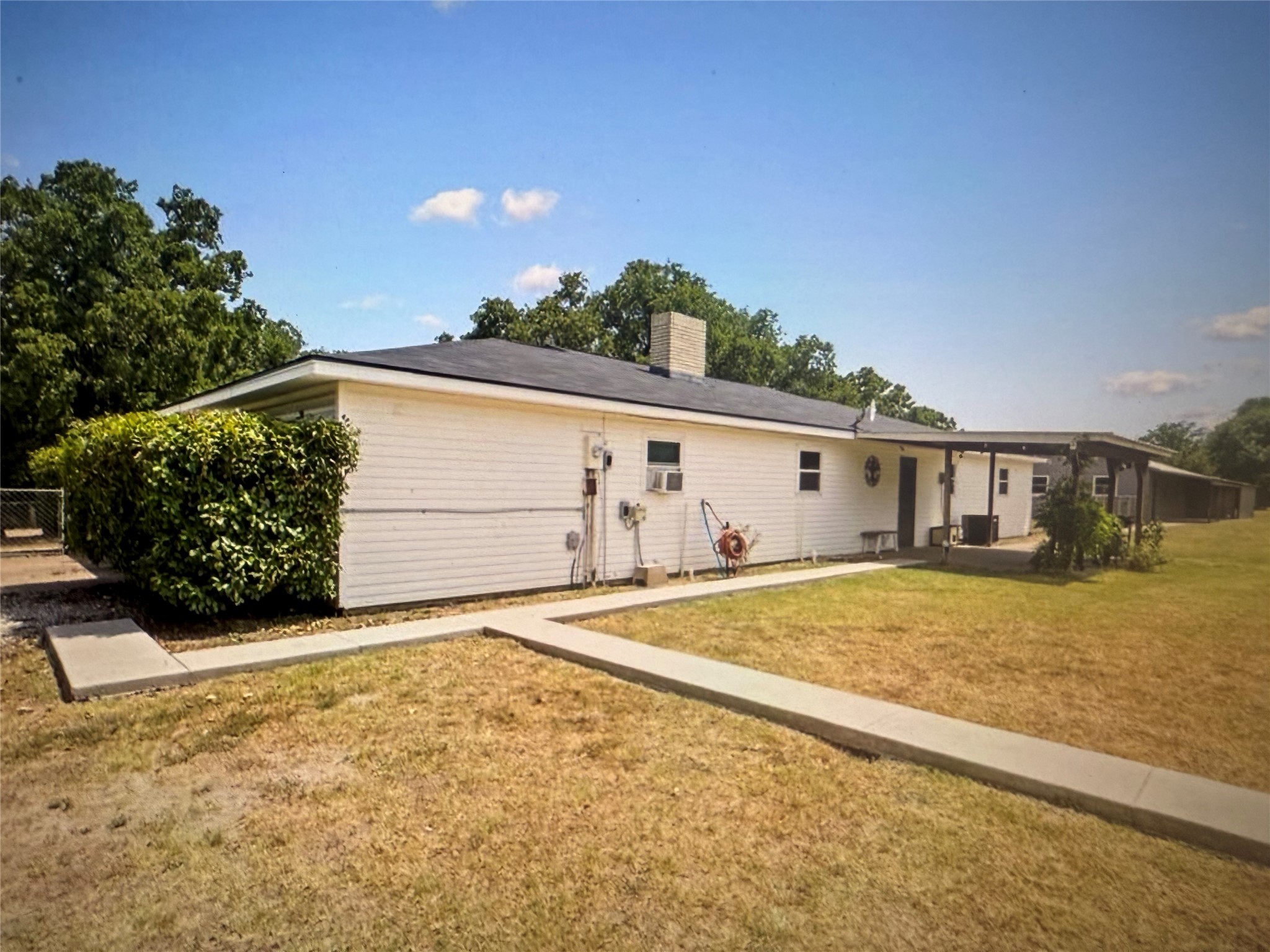 521 Wood Axtell TX 76624