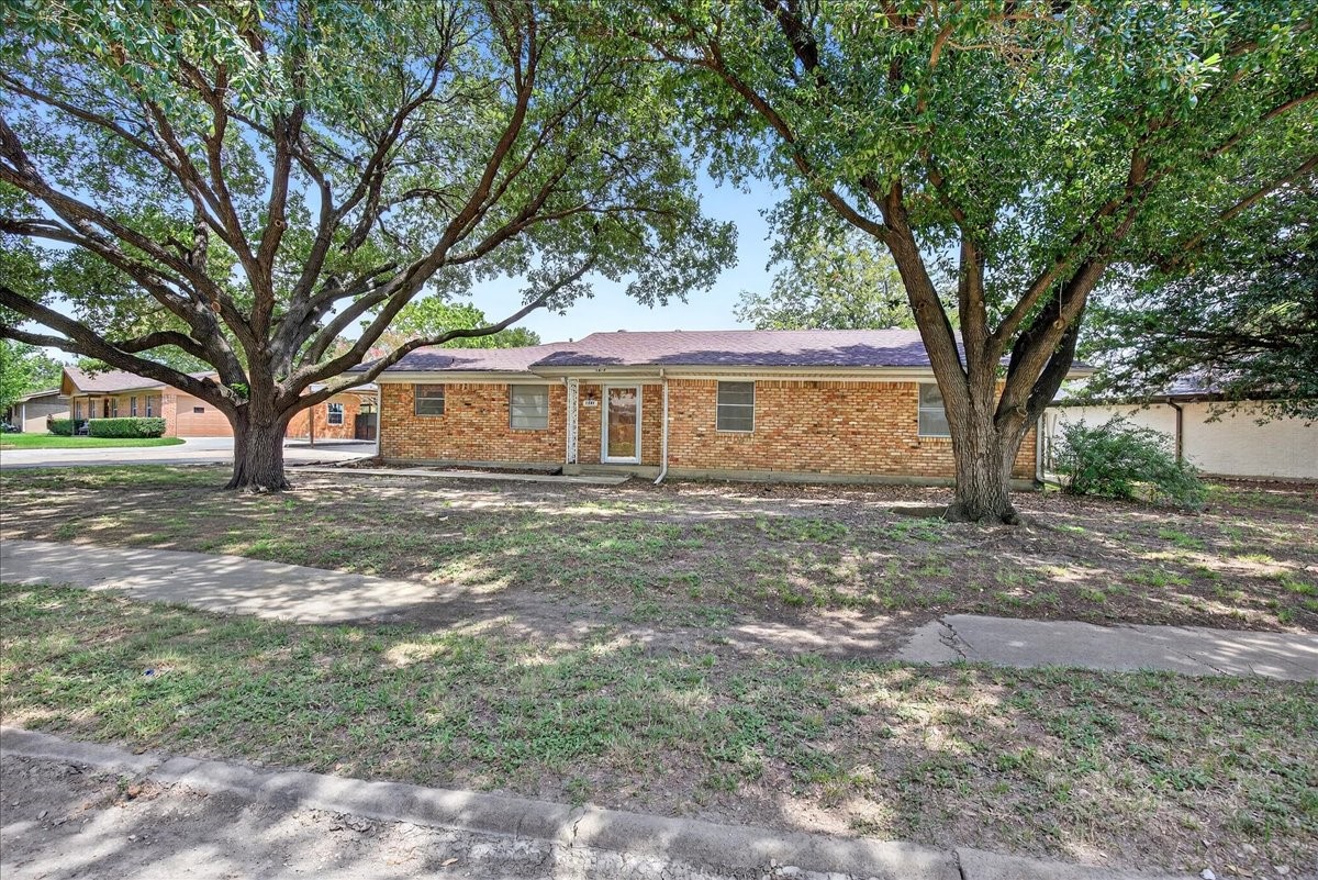 1207 Royal Drive Kaufman TX 75142