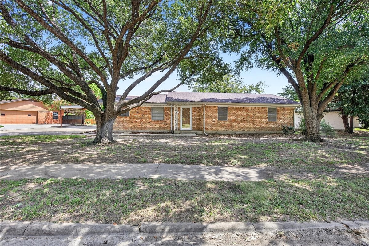1207 Royal Drive Kaufman TX 75142