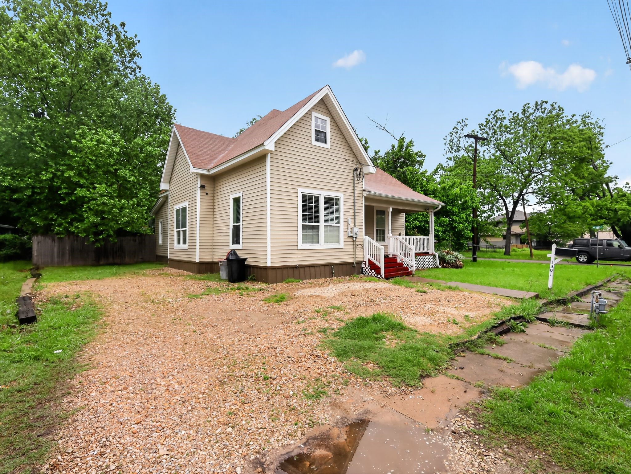 1301 Locust Street Commerce TX 75428