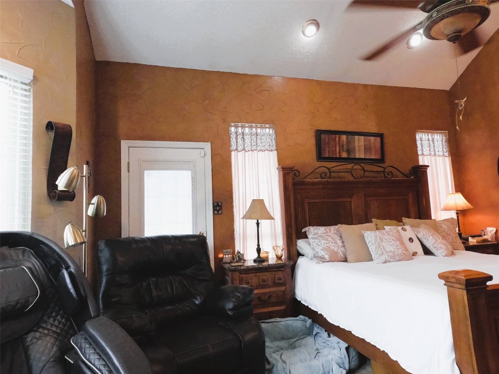 12053 S Highway 34 Scurry TX 75158