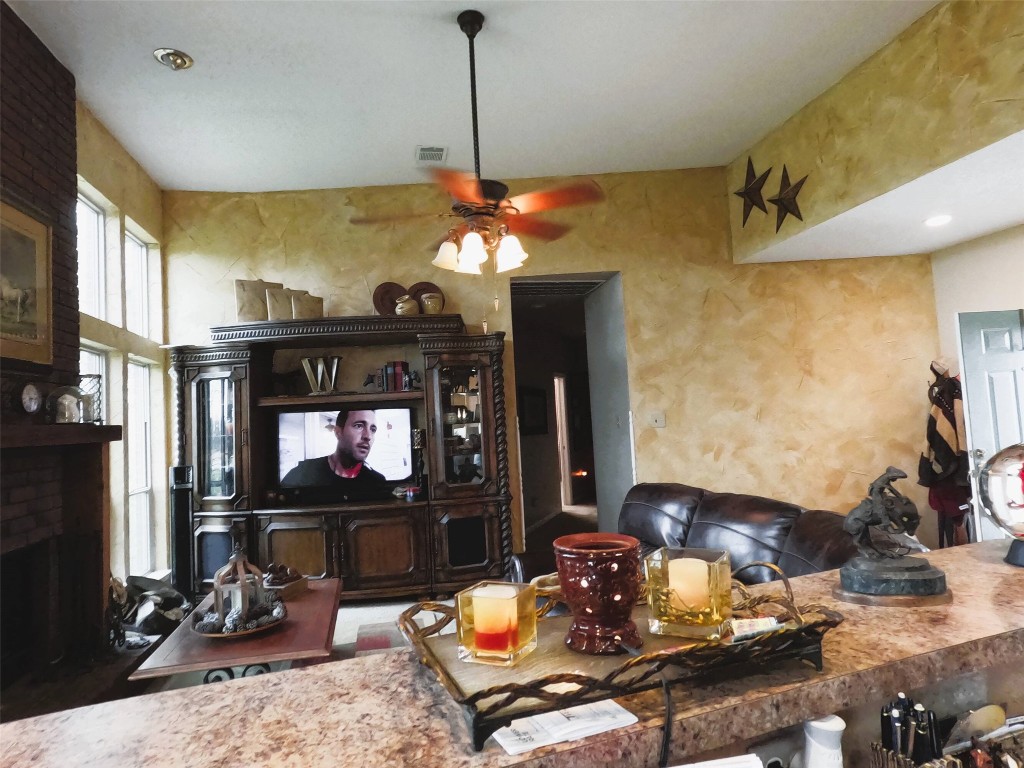 12053 S Highway 34 Scurry TX 75158