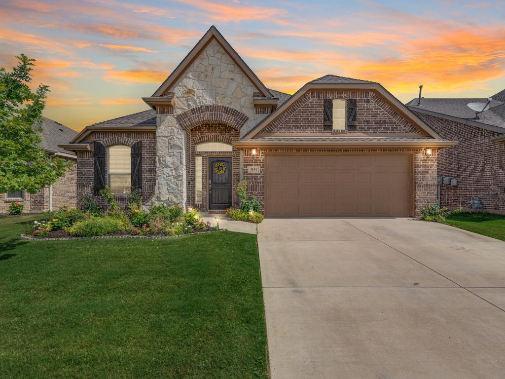 933 Viburnum Drive Fort Worth TX 76131