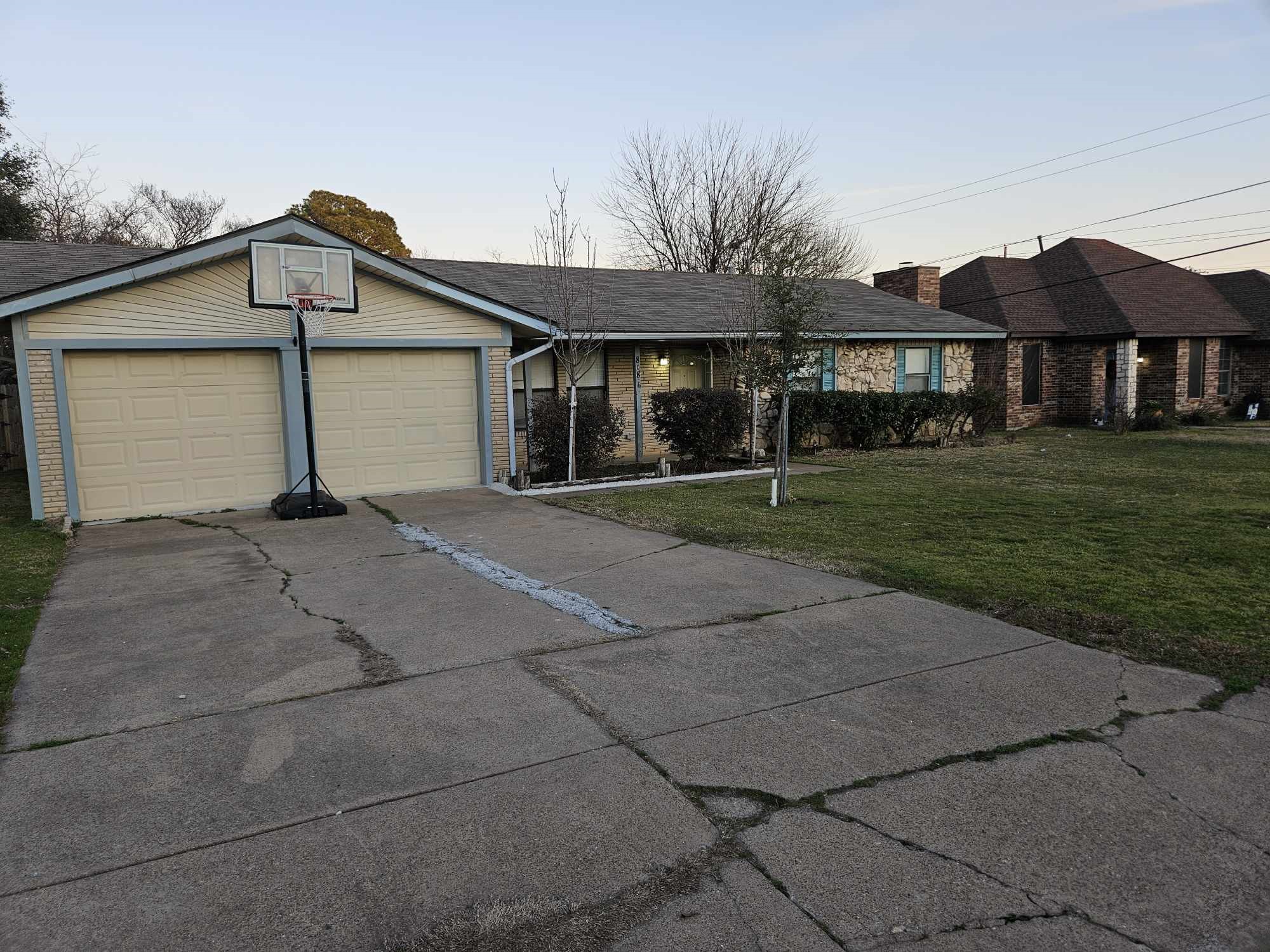808 Mccurry Avenue Bedford TX 76022