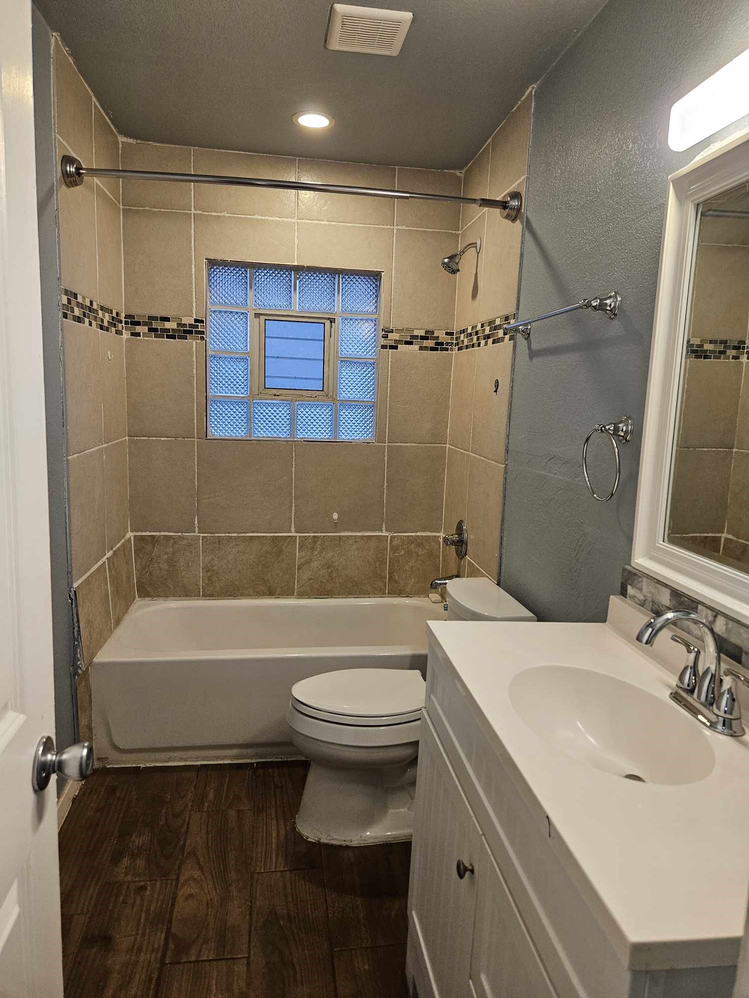 808 Mccurry Avenue Bedford TX 76022