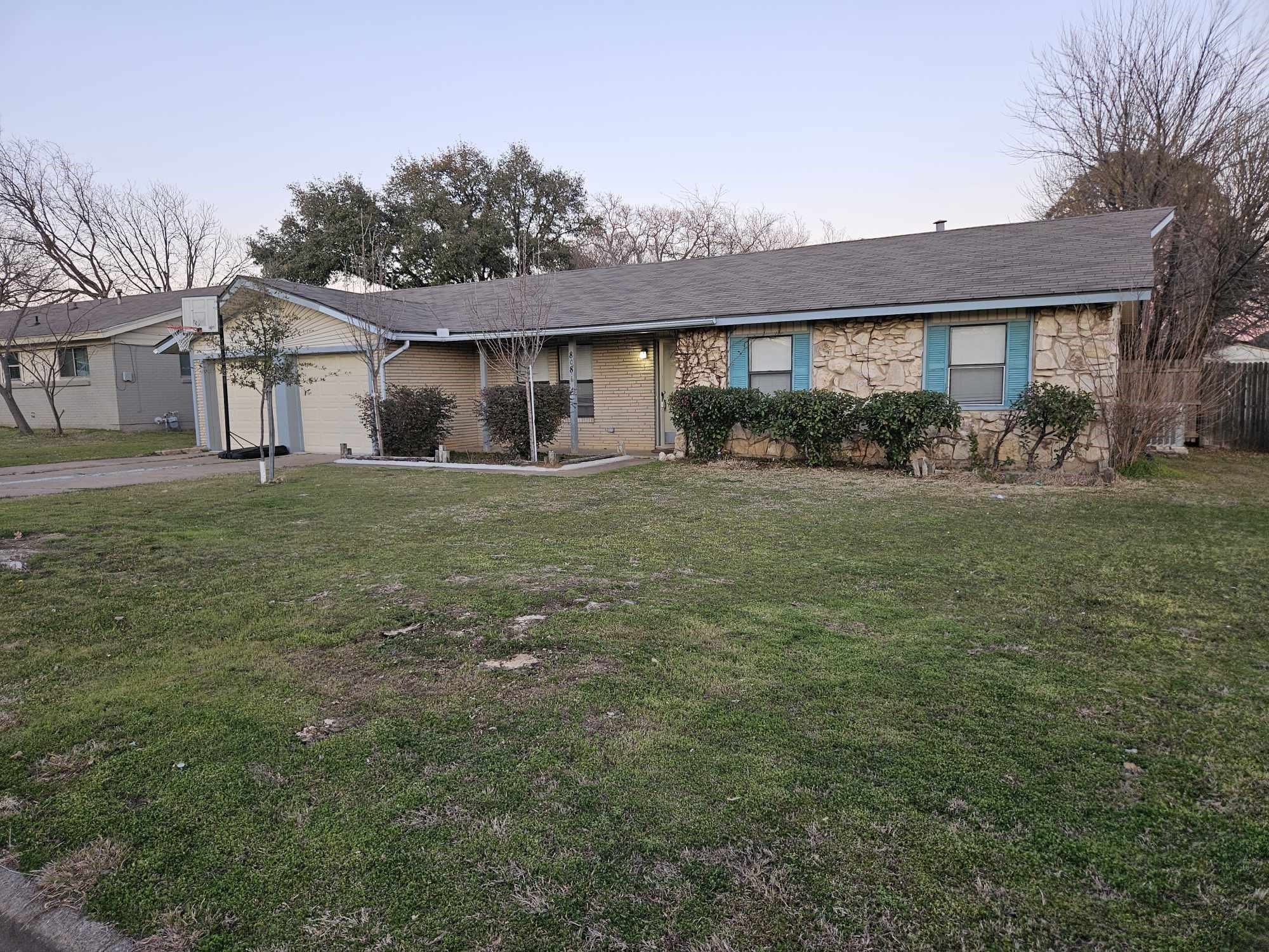 808 Mccurry Avenue Bedford TX 76022
