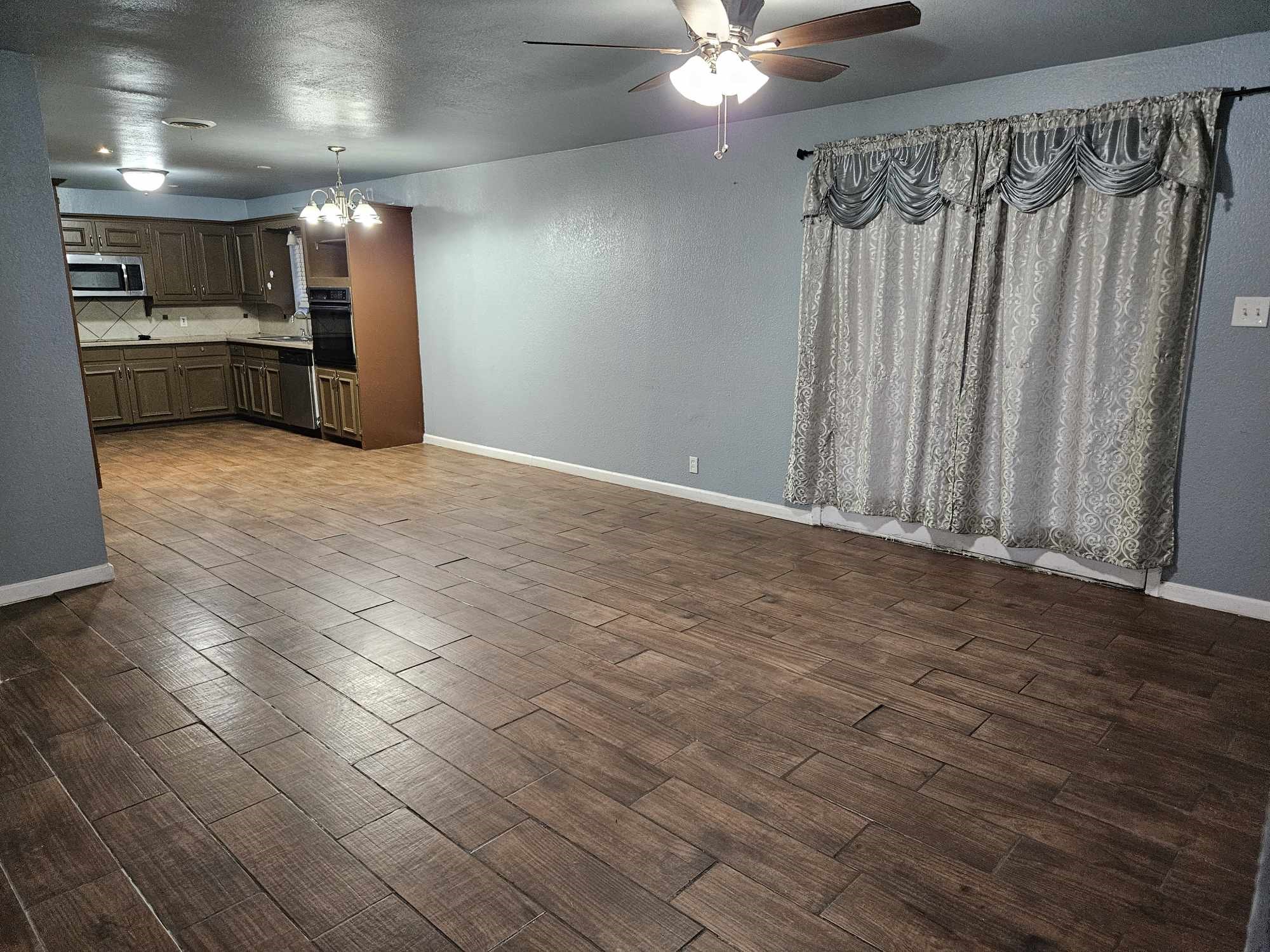 808 Mccurry Avenue Bedford TX 76022