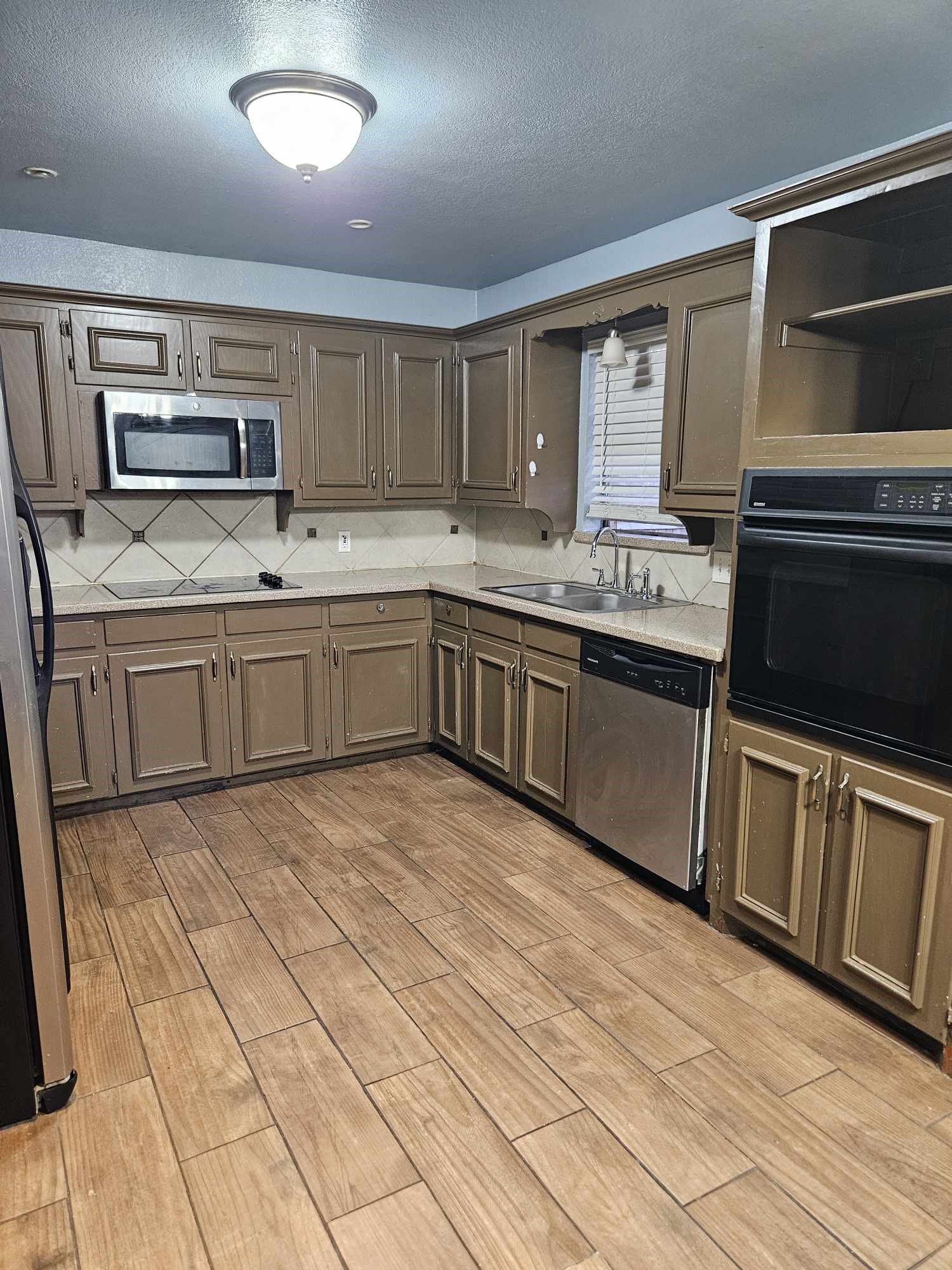808 Mccurry Avenue Bedford TX 76022