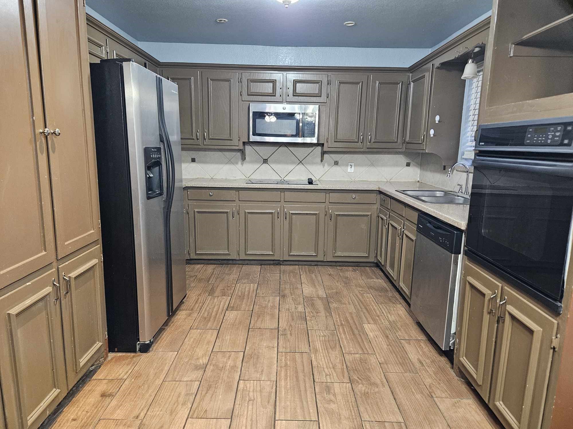 808 Mccurry Avenue Bedford TX 76022
