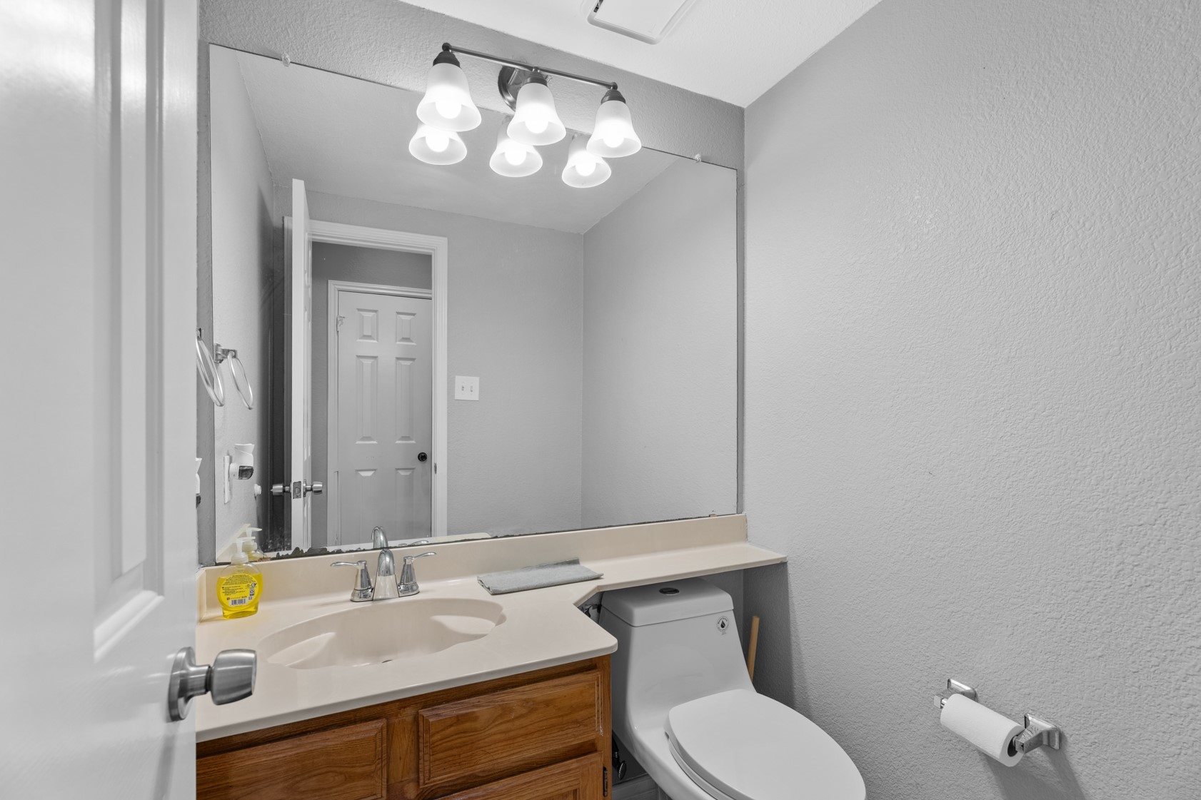 2422 Whispering Cove Circle Garland TX 75044
