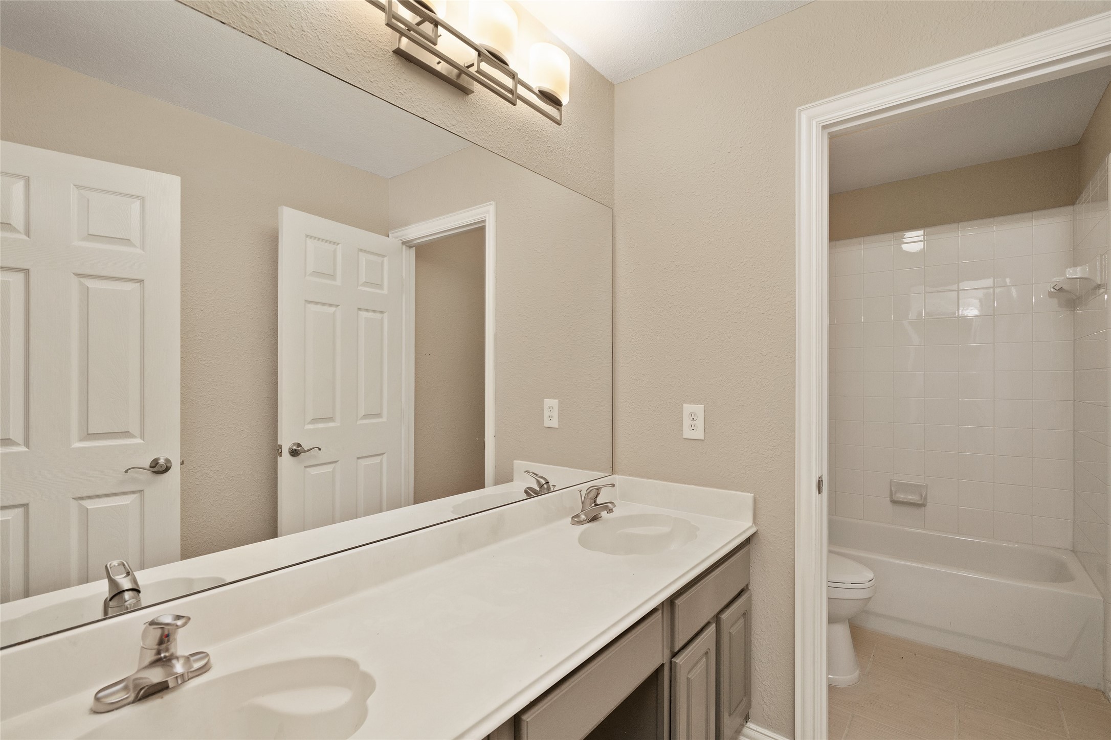 114 Midcrest Drive Irving TX 75063