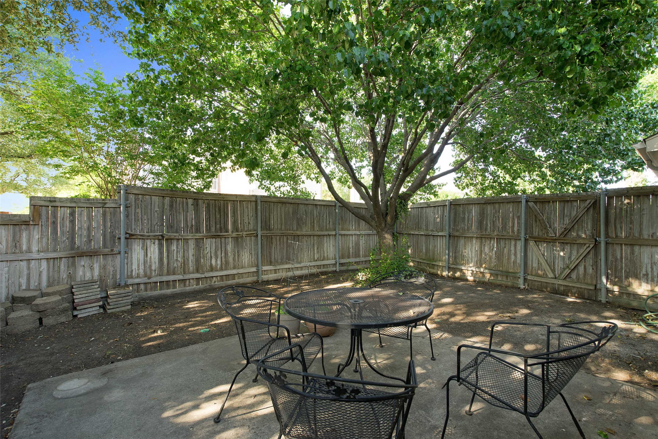 114 Midcrest Drive Irving TX 75063
