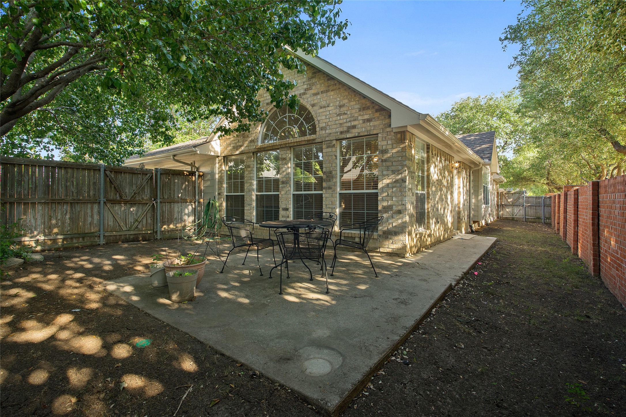 114 Midcrest Drive Irving TX 75063