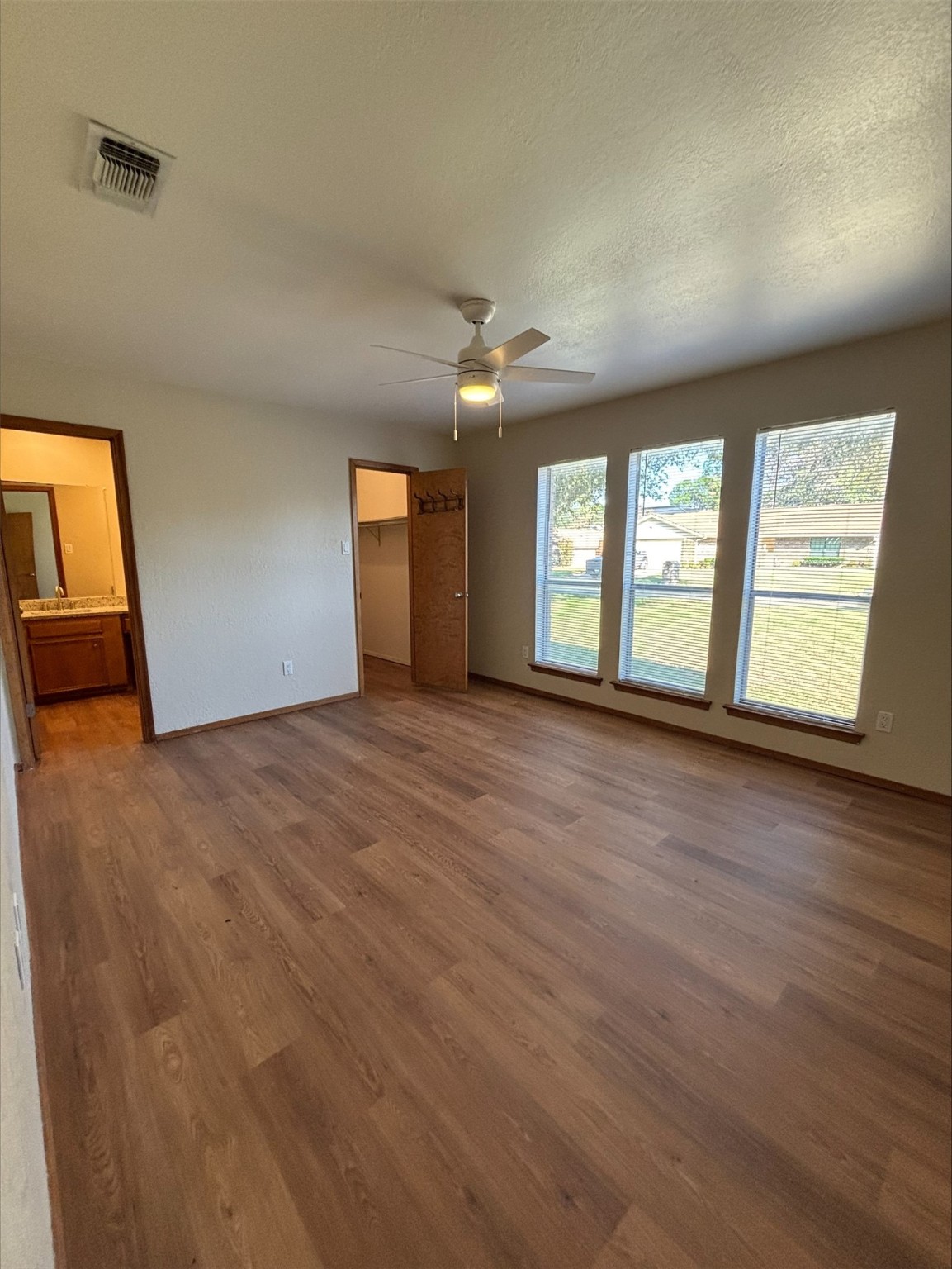 702 Matthews Court Arlington TX 76012