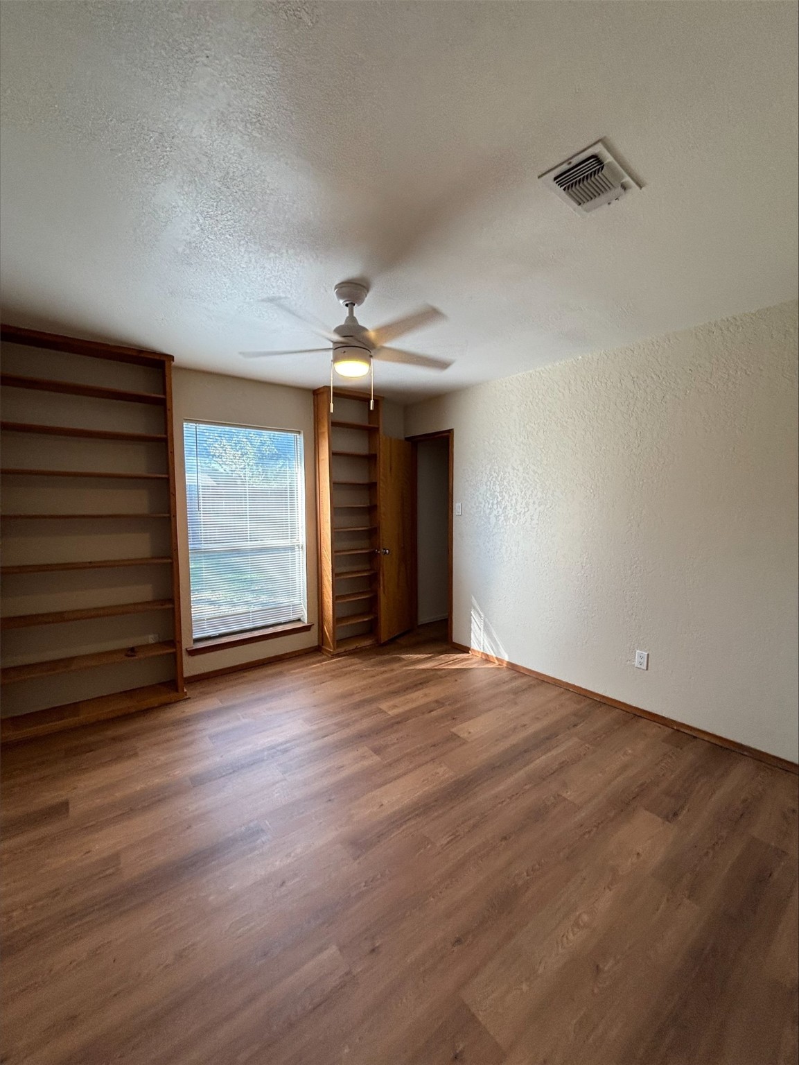 702 Matthews Court Arlington TX 76012