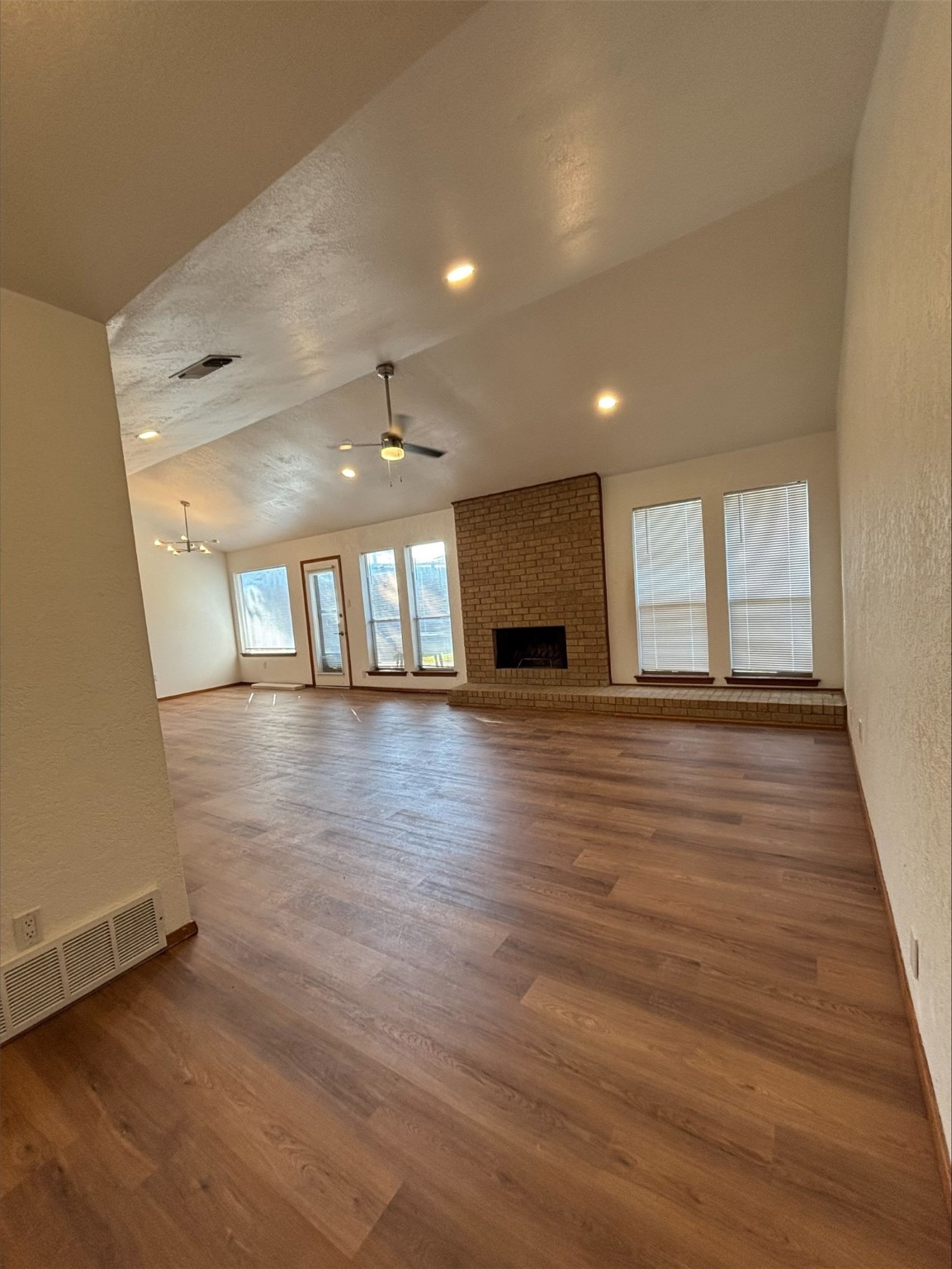 702 Matthews Court Arlington TX 76012