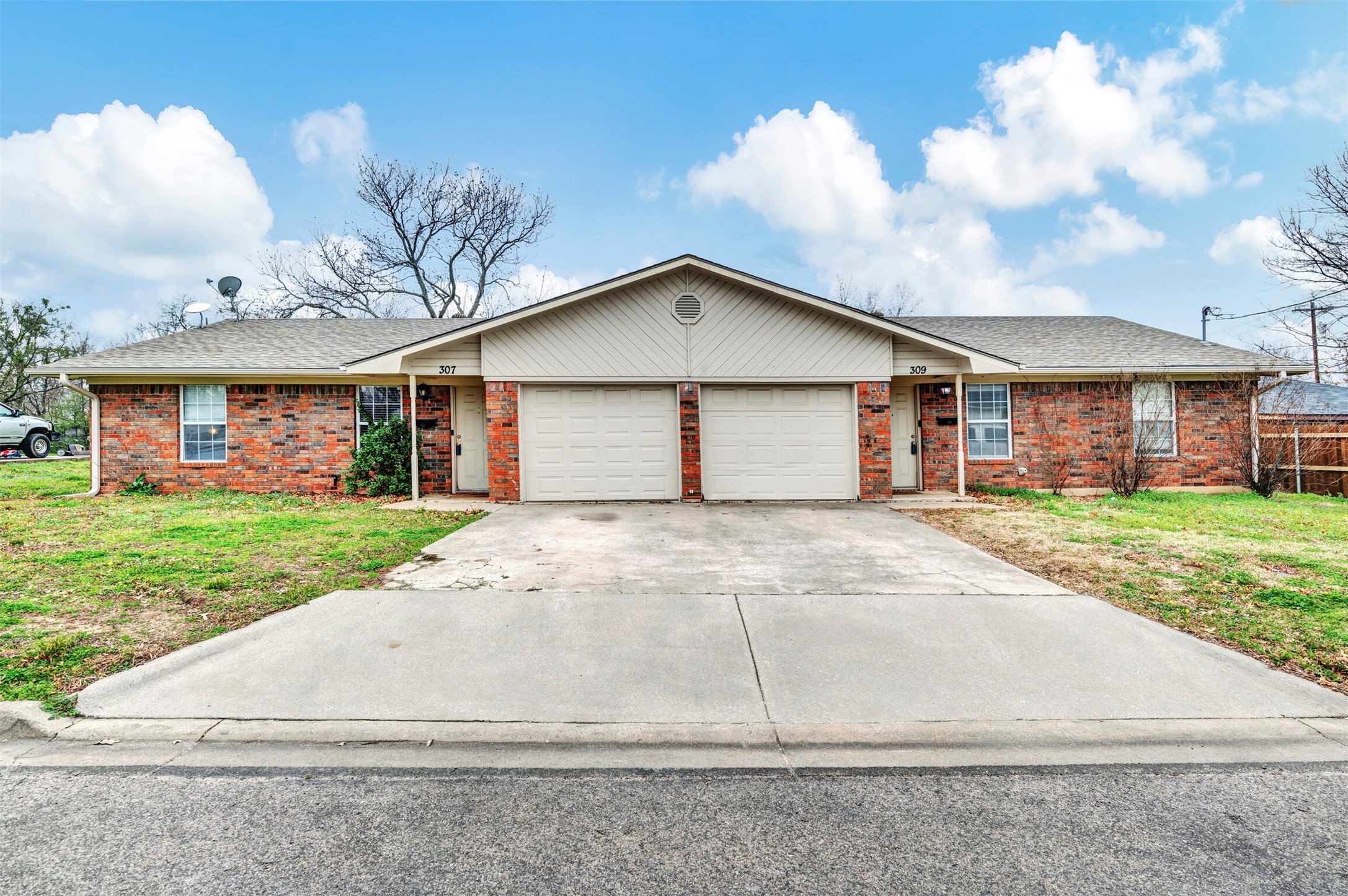 307 N Jordan Street Whitesboro TX 76273