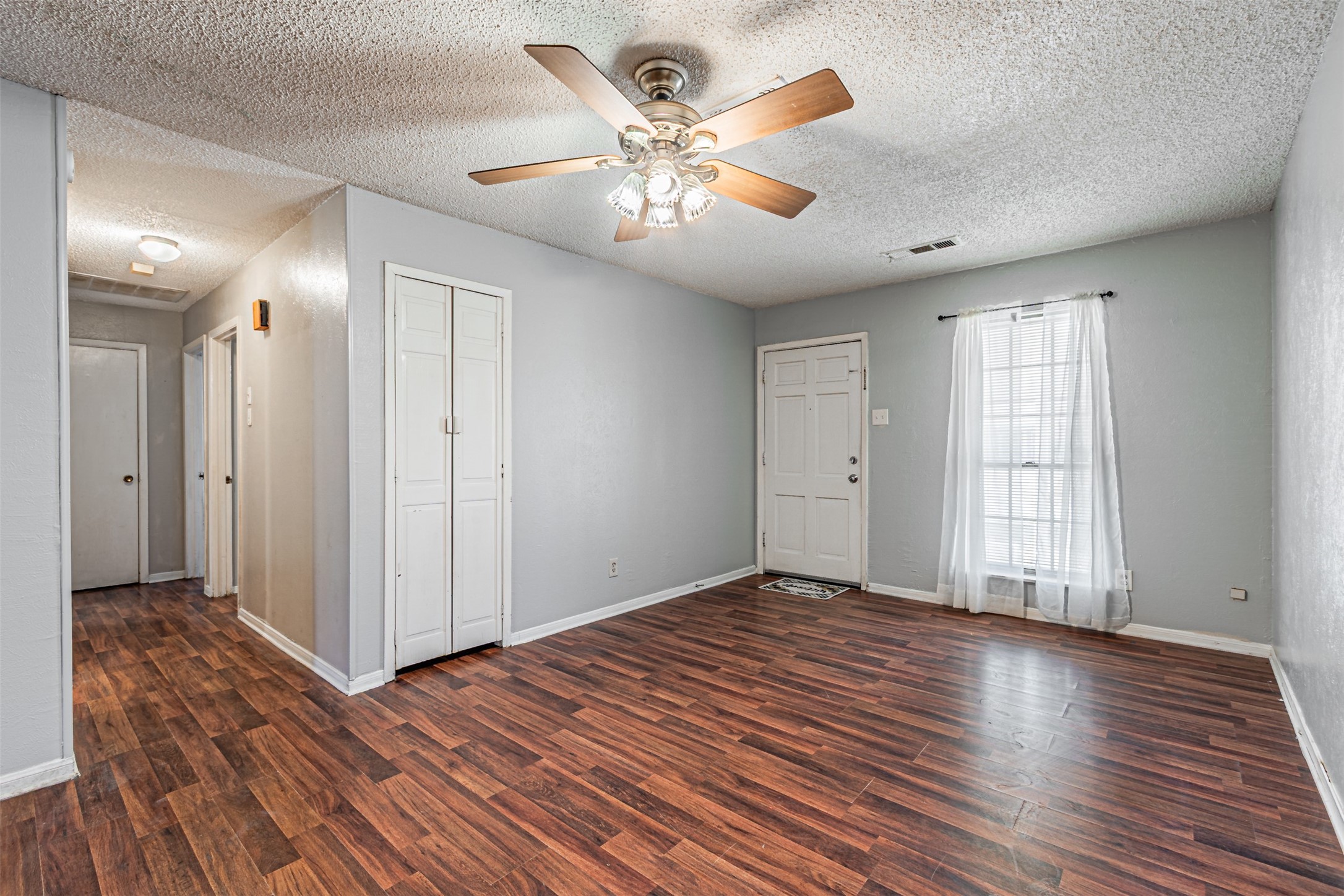 2009 Meadow Lark Lane Irving TX 75060