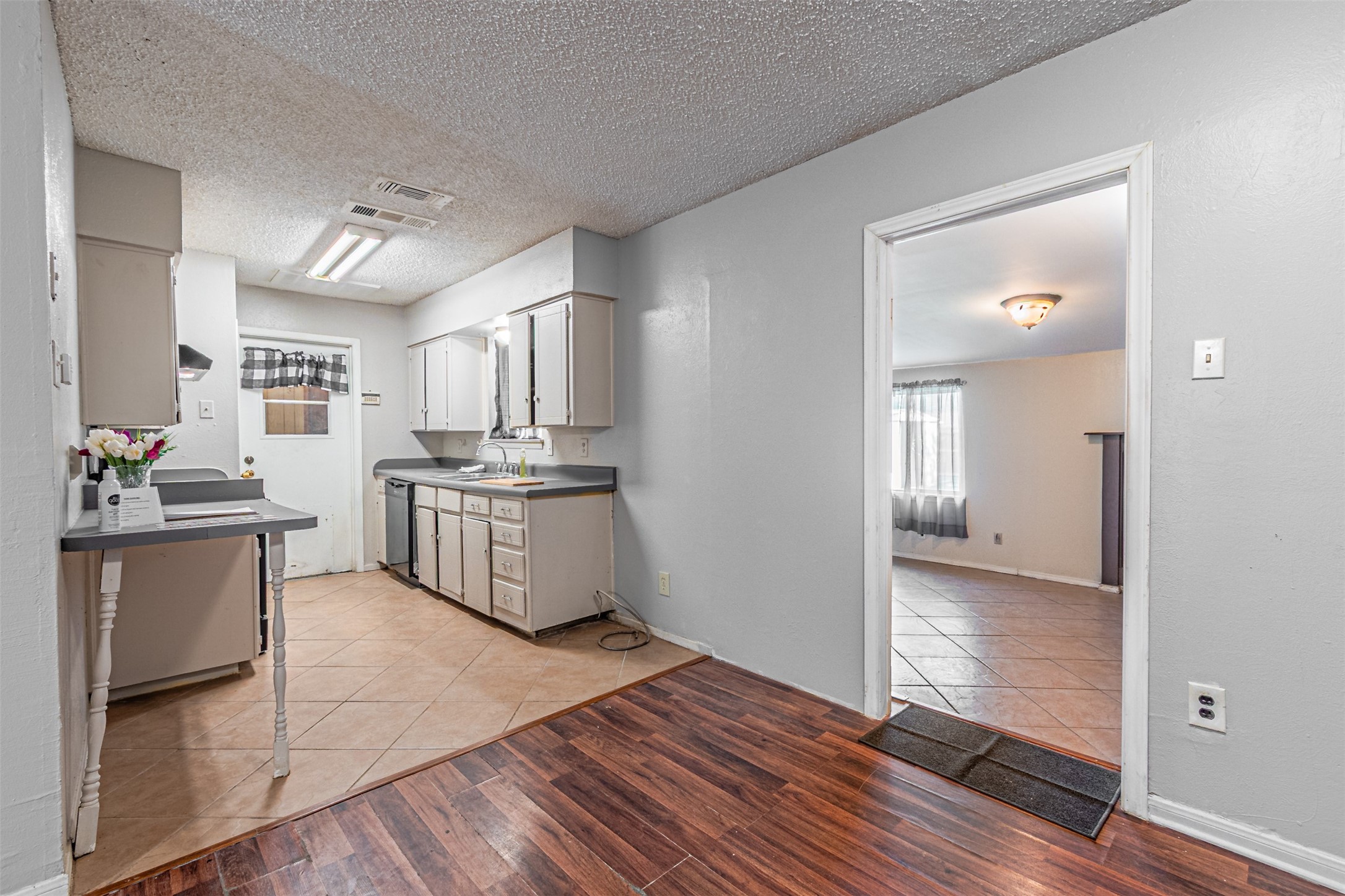 2009 Meadow Lark Lane Irving TX 75060
