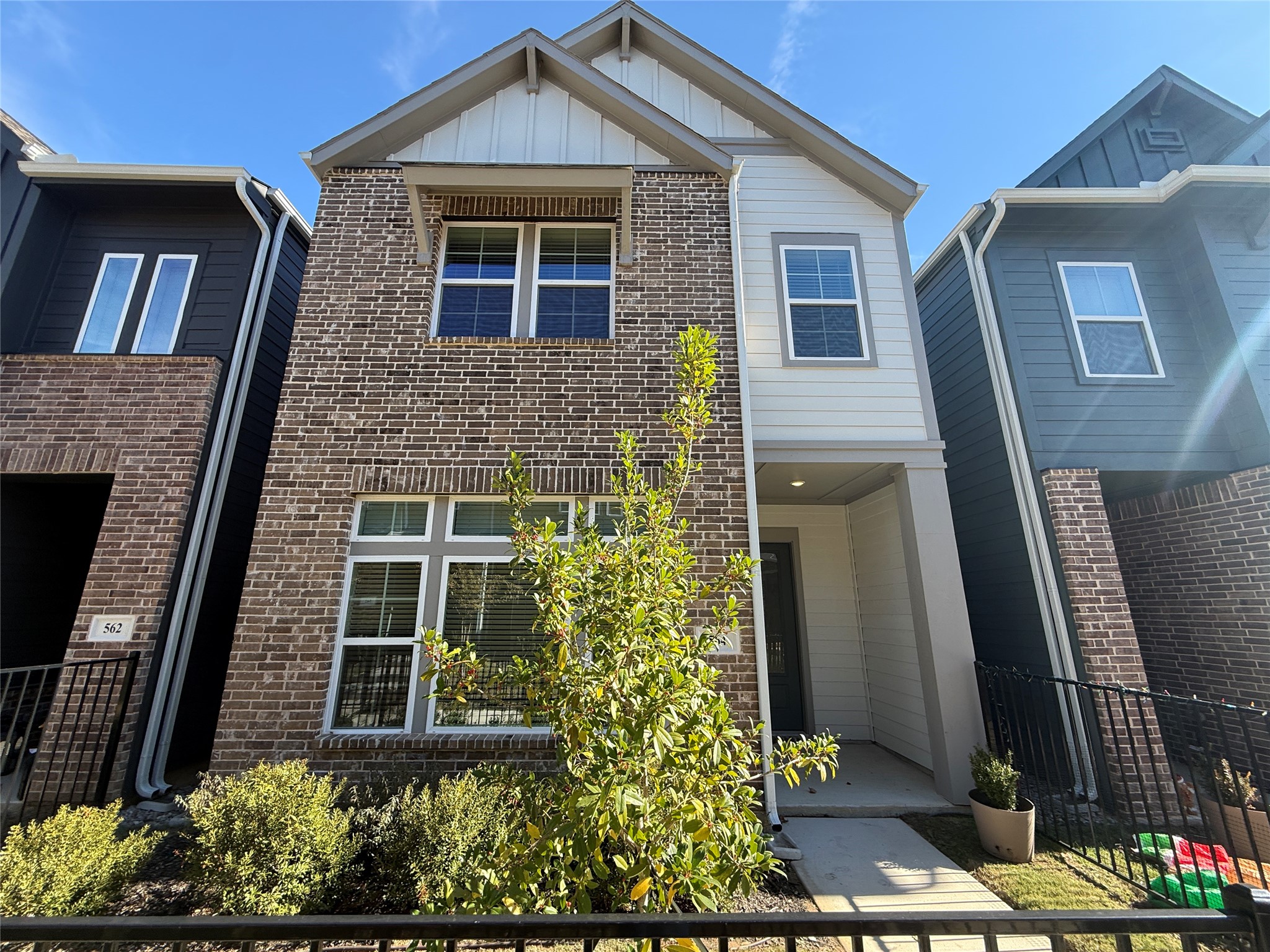 564 Mission Trail Arlington TX 76010