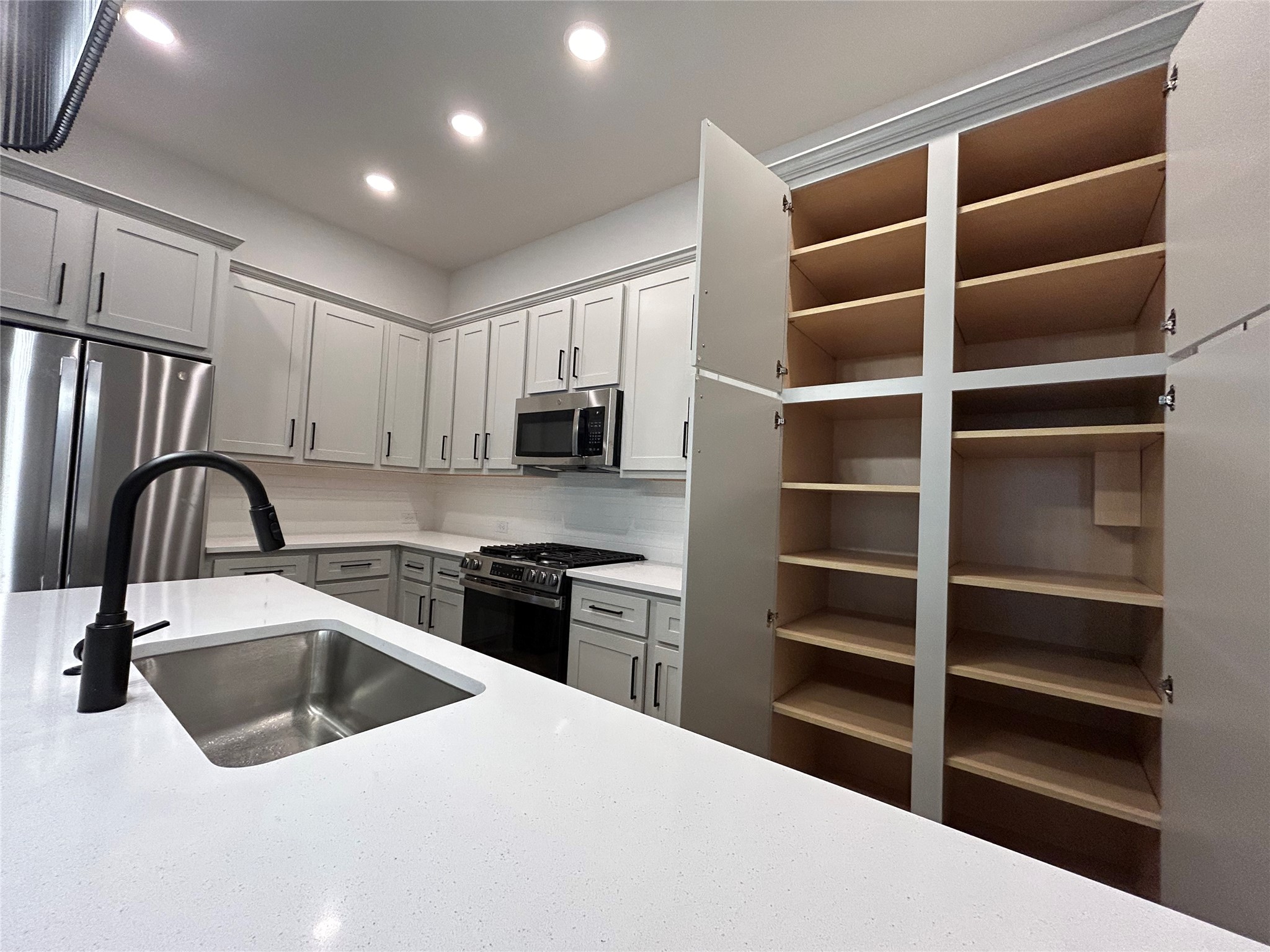 564 Mission Trail Arlington TX 76010
