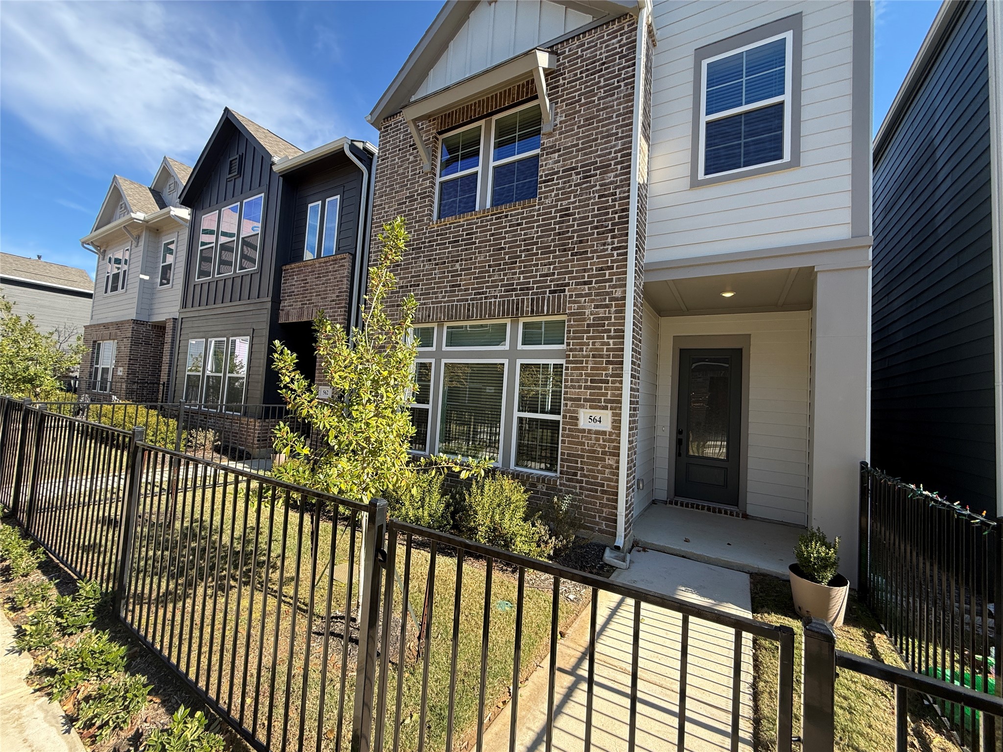 564 Mission Trail Arlington TX 76010