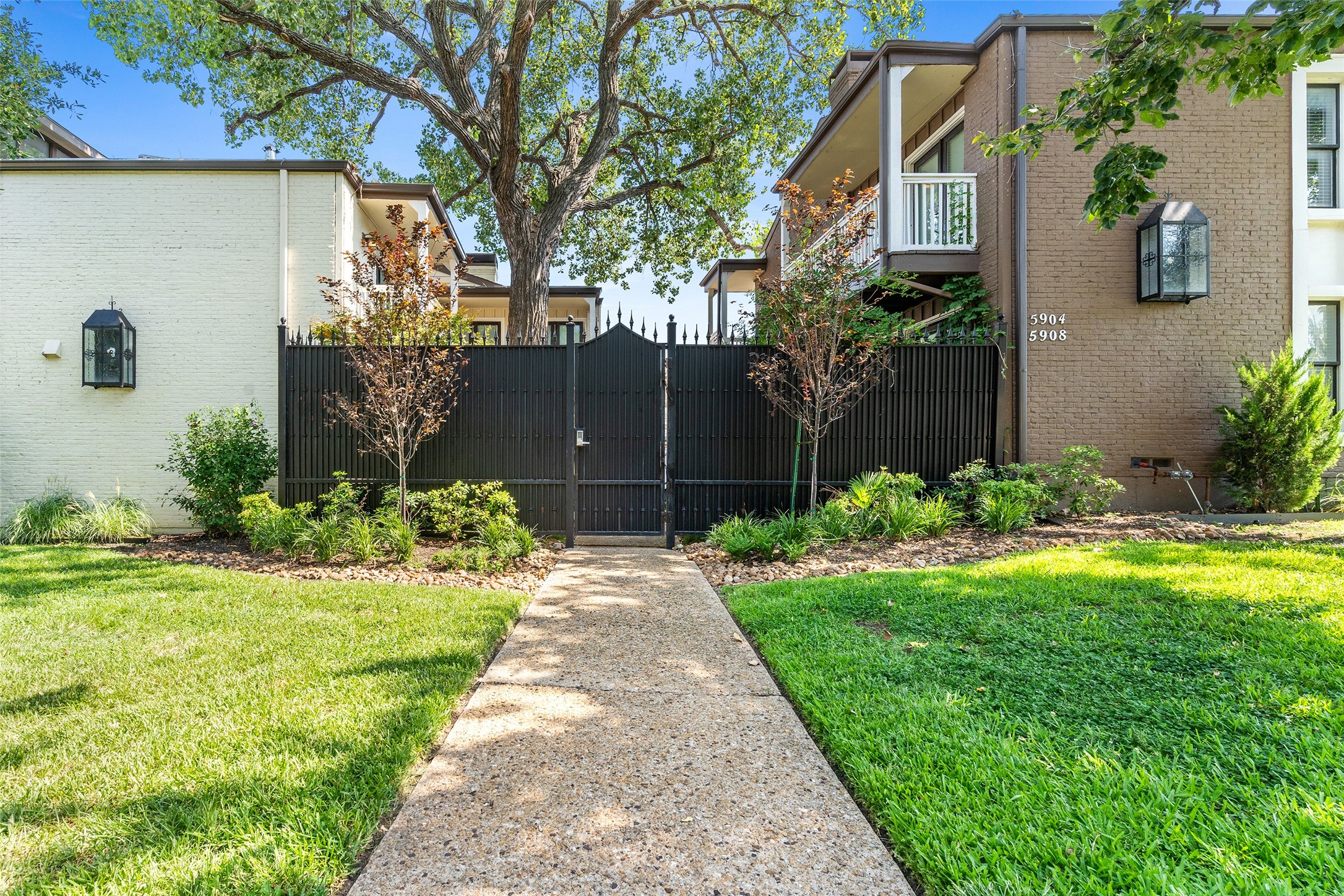 5904 Sandhurst Lane Dallas TX 75206