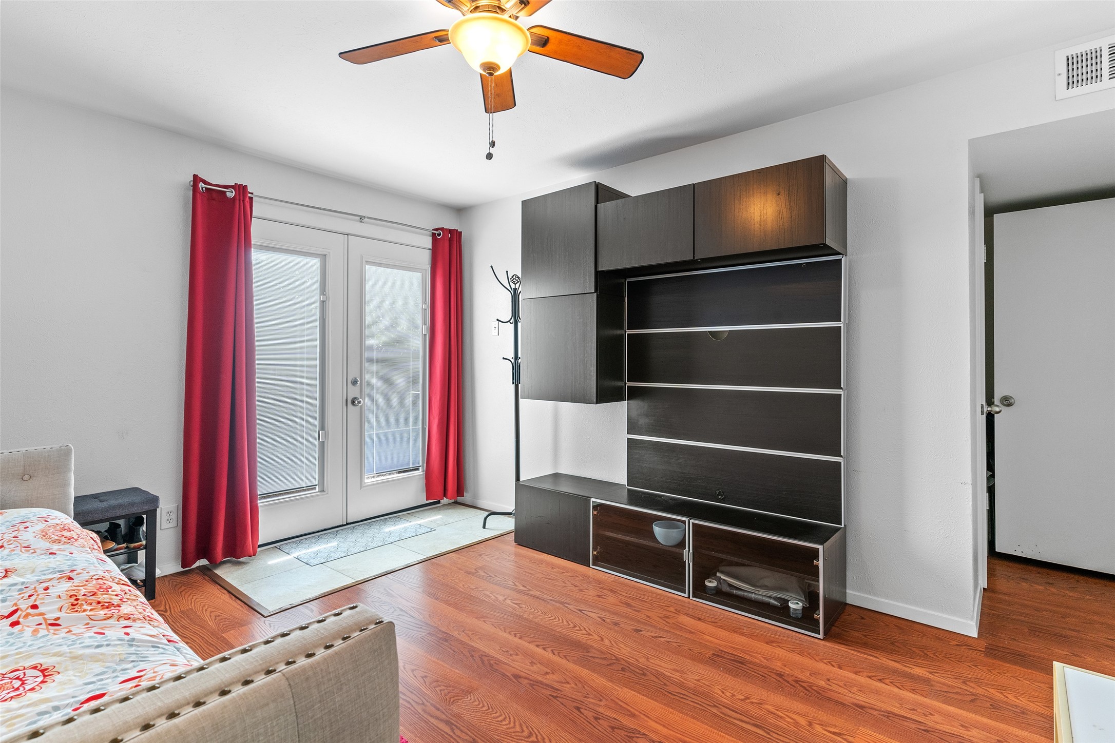 5904 Sandhurst Lane Dallas TX 75206
